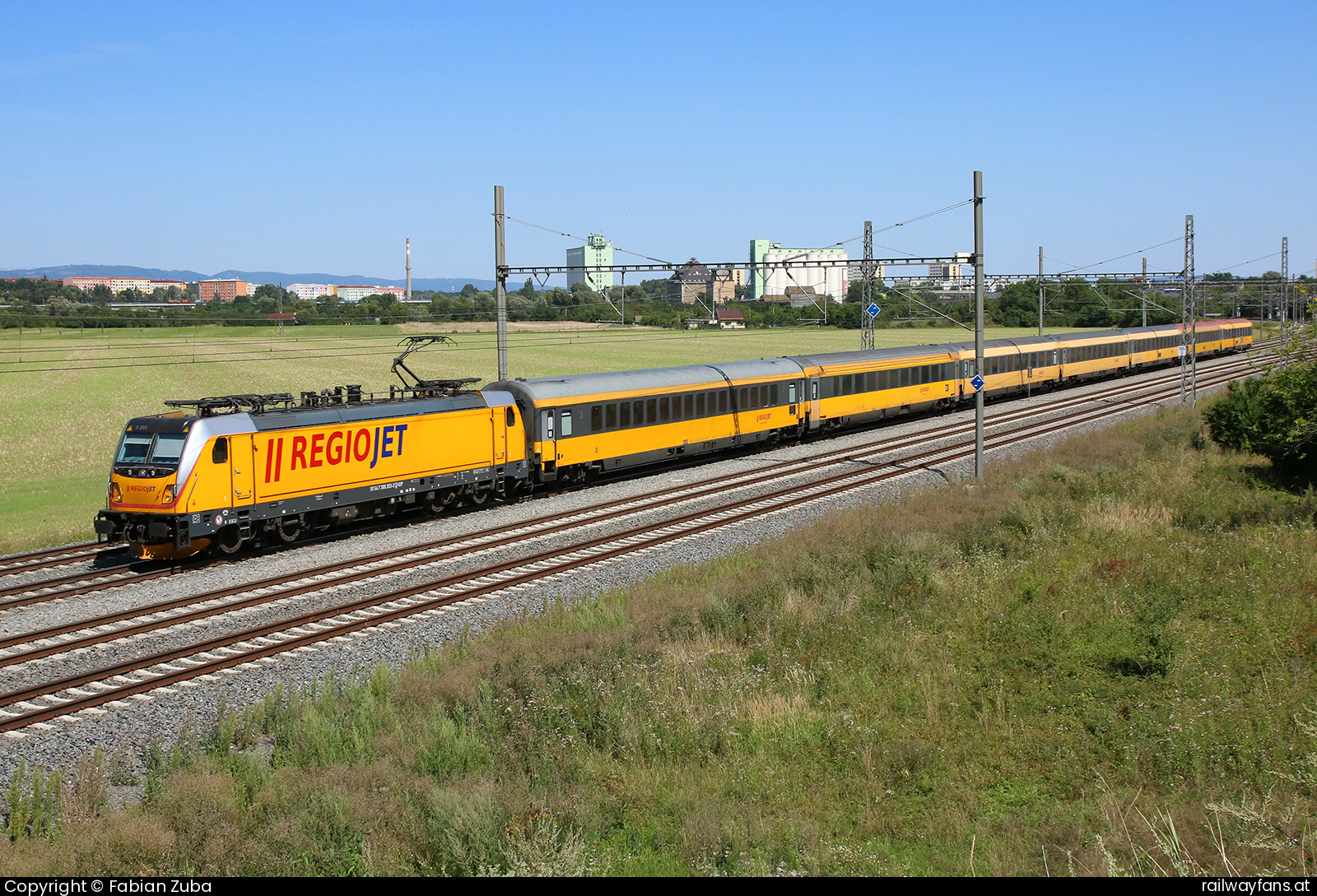 Regiojet 388 203 in Freie Strecke Praha - Bohumin Railwayfans