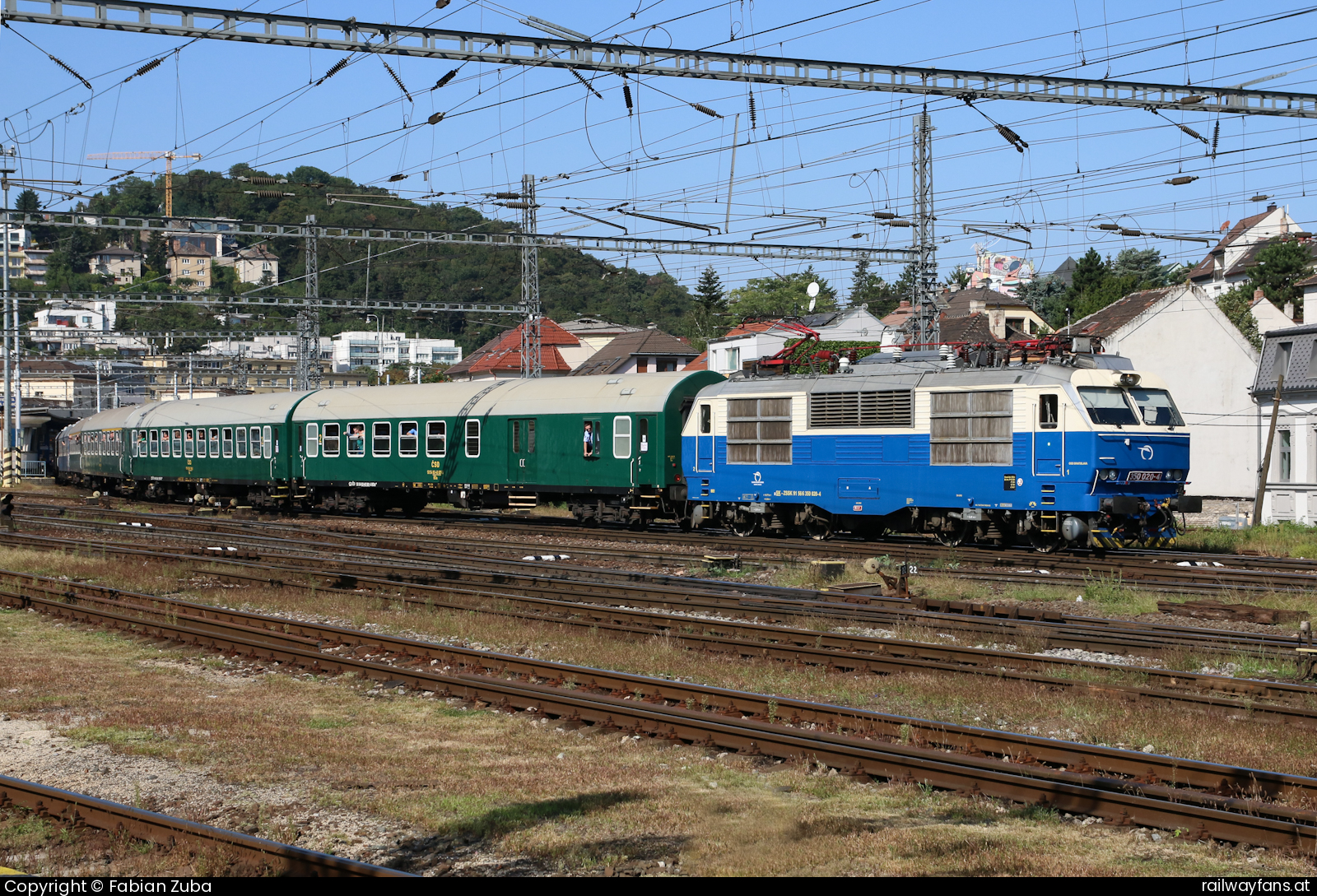 ZSSK 350 020 in Bratislava hl.st. - Historic rapid train from Praha to Bratislava.  Praha hl.n. - Bratislava vychod Railwayfans