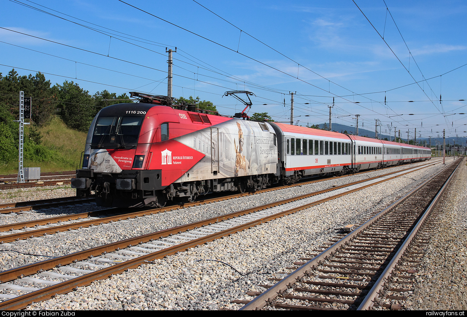 ÖBB 1116 200 in Gleis 3+4 mit dem IC 533 Südbahn | Wien Hbf -  Spielfeld Straß Railwayfans