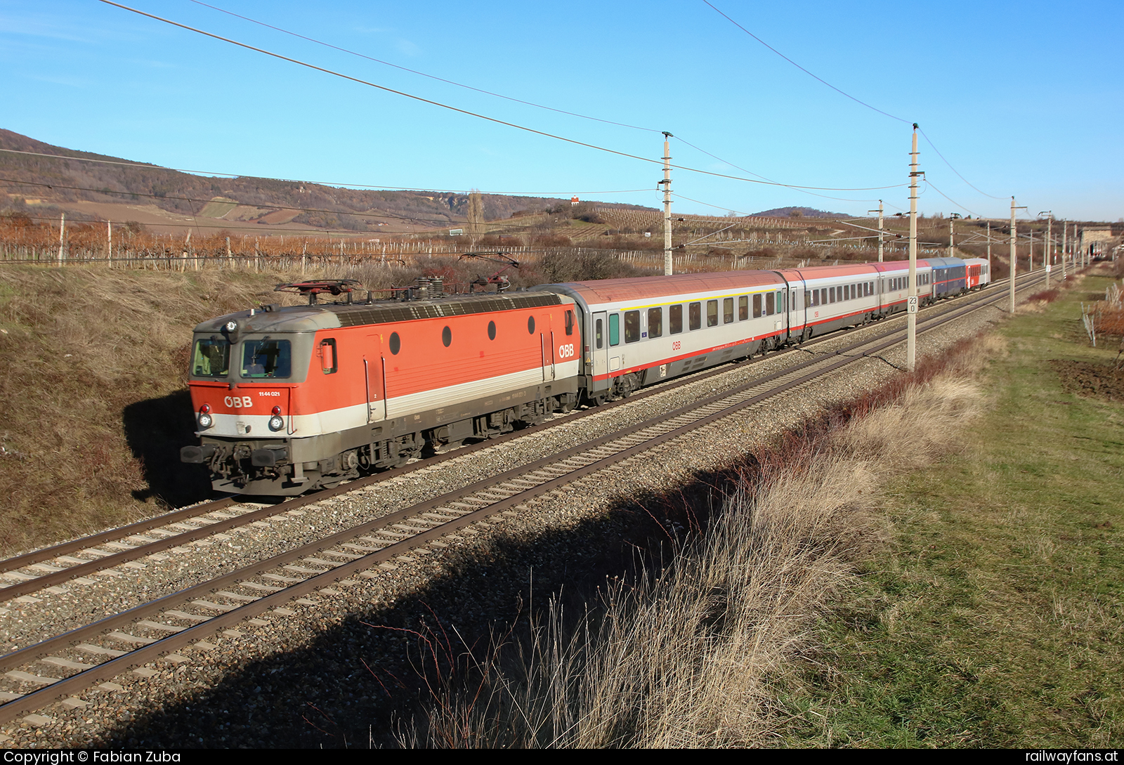 ÖBB 1144 021 in Gemeinde Pfaffstätten Südbahn | Wien Hbf -  Spielfeld Straß Railwayfans