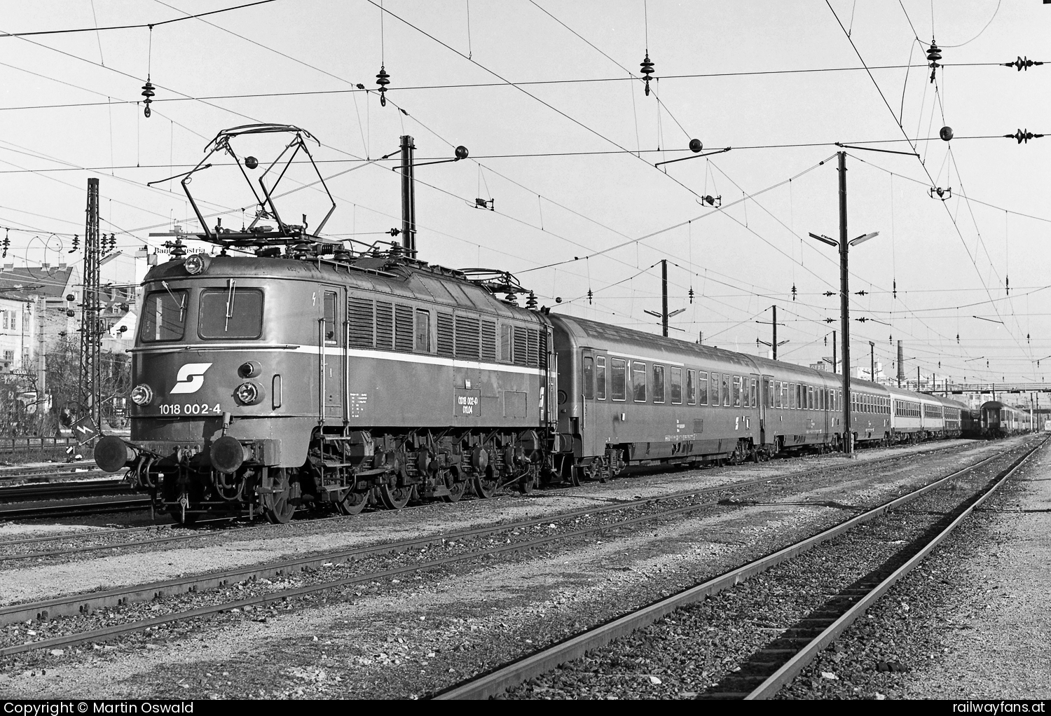 ÖBB 1018 002 in Wien Penzing mit dem - Westbahn | Wien Westbahnhof - St. Pölten (alt) Railwayfans