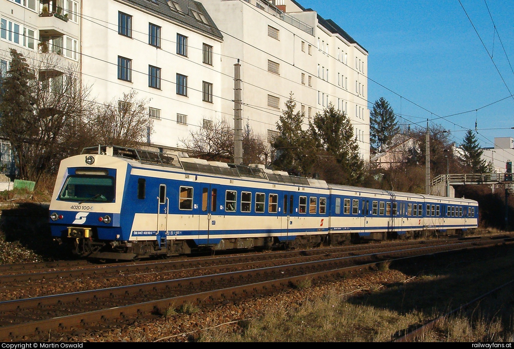 ÖBB 4020 100 in Linzer Straße Vorortelinie | Wien Hütteldorf - Wien Handelskai Railwayfans