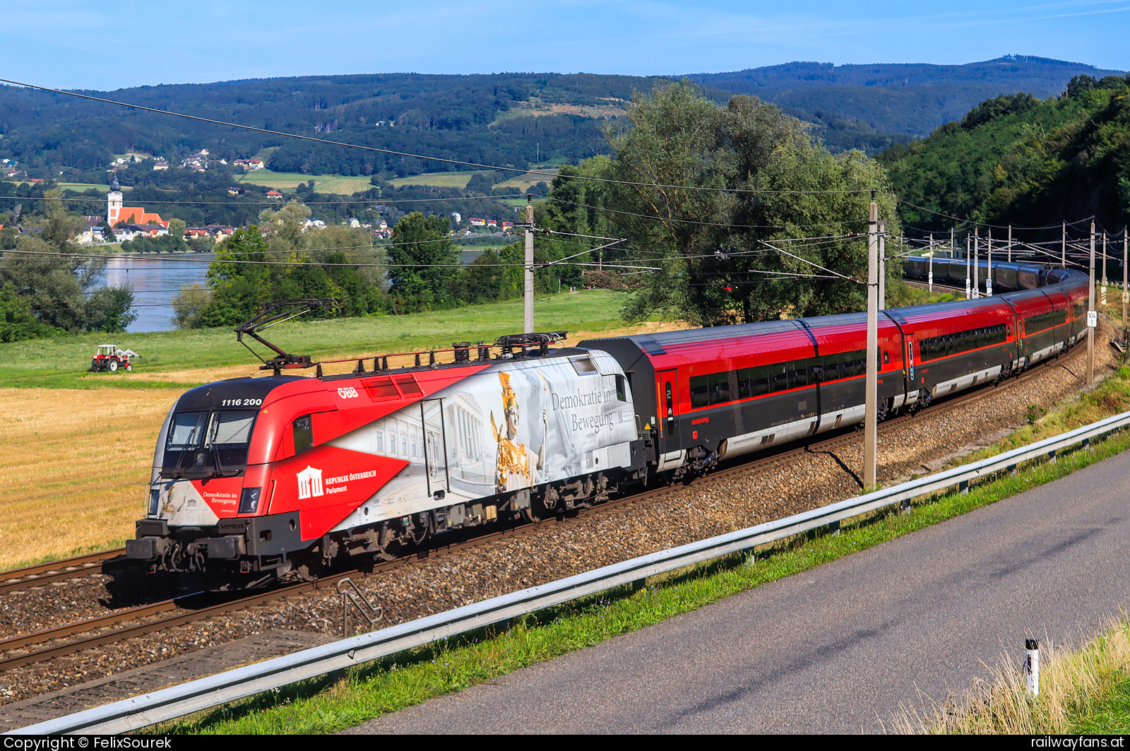 ÖBB 1116 200 in Sarling - Umleitungsverkehr aufgrund einer Baustelle auf der Schnellfahrstrecke  Westbahn | Knoten Rohr - Salzburg Hbf Railwayfans