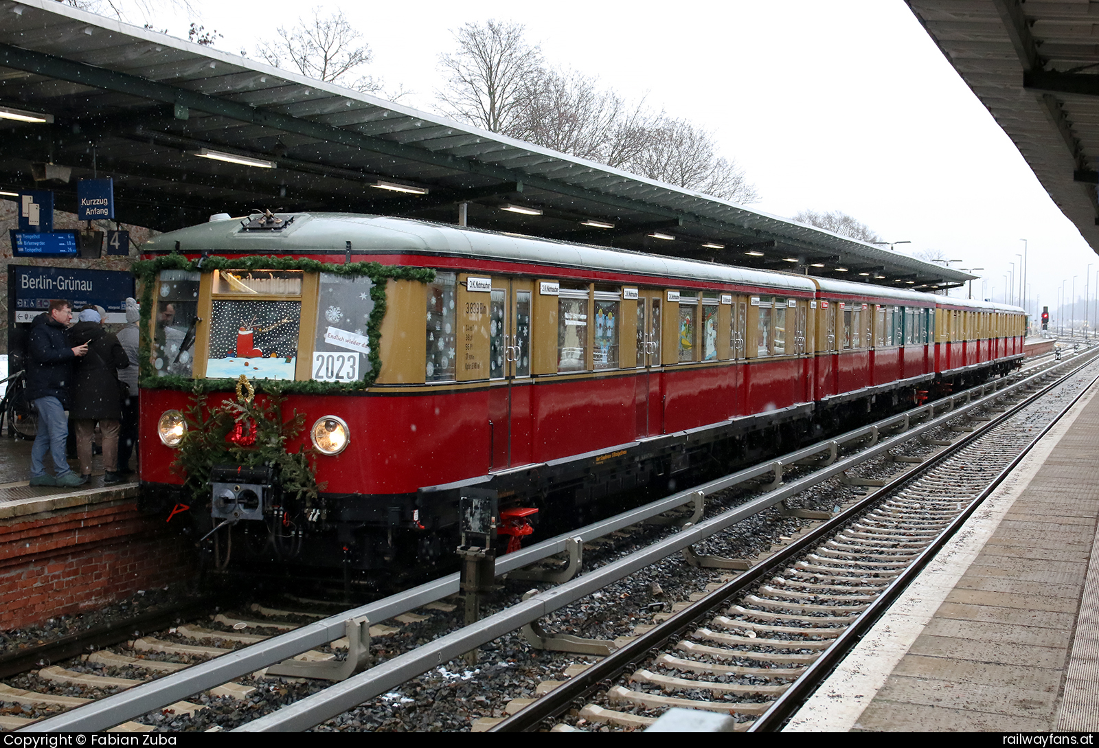 Historische S-Bahn Berlin 477 006 in Berlin Grünau S-Bahn Berlin Railwayfans