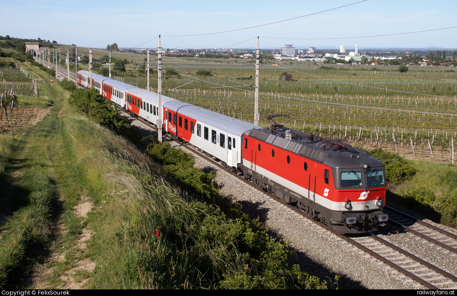 ÖBB 1144 283 in Gemeinde Pfaffstätten Südbahn | Wien Hbf -  Spielfeld Straß Railwayfans