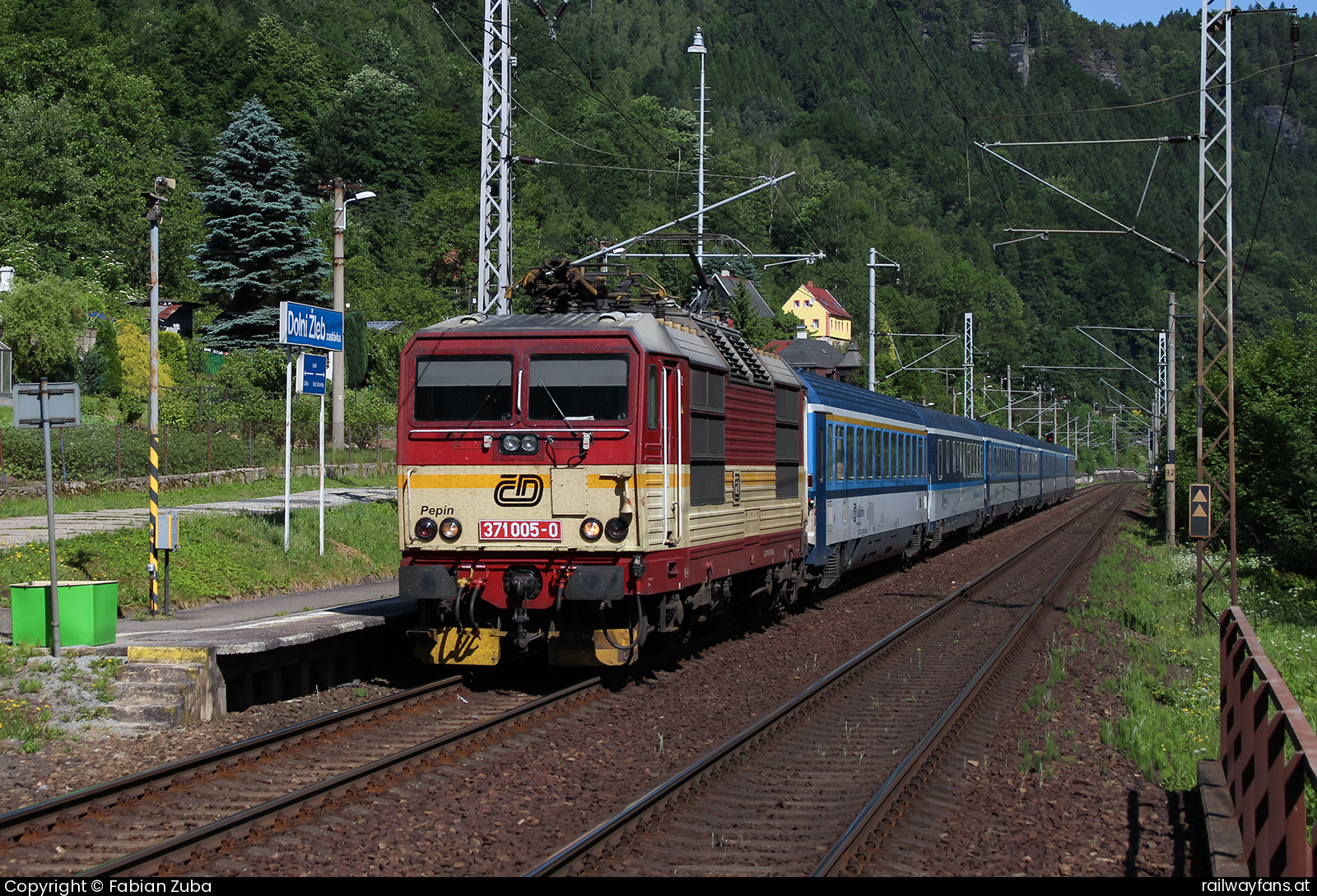 České dráhy 371 005 in Dolni Zleb zastavka Dresden - Decin (Elbtalbahn) Railwayfans