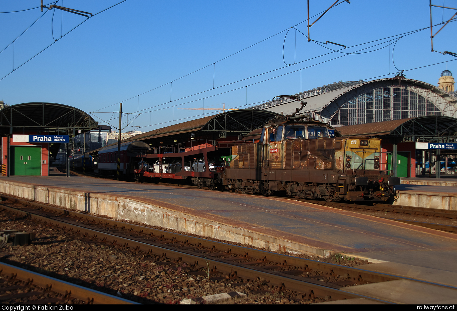 České dráhy 111 023 in Praha hl.n. Praha - Bohumin Railwayfans