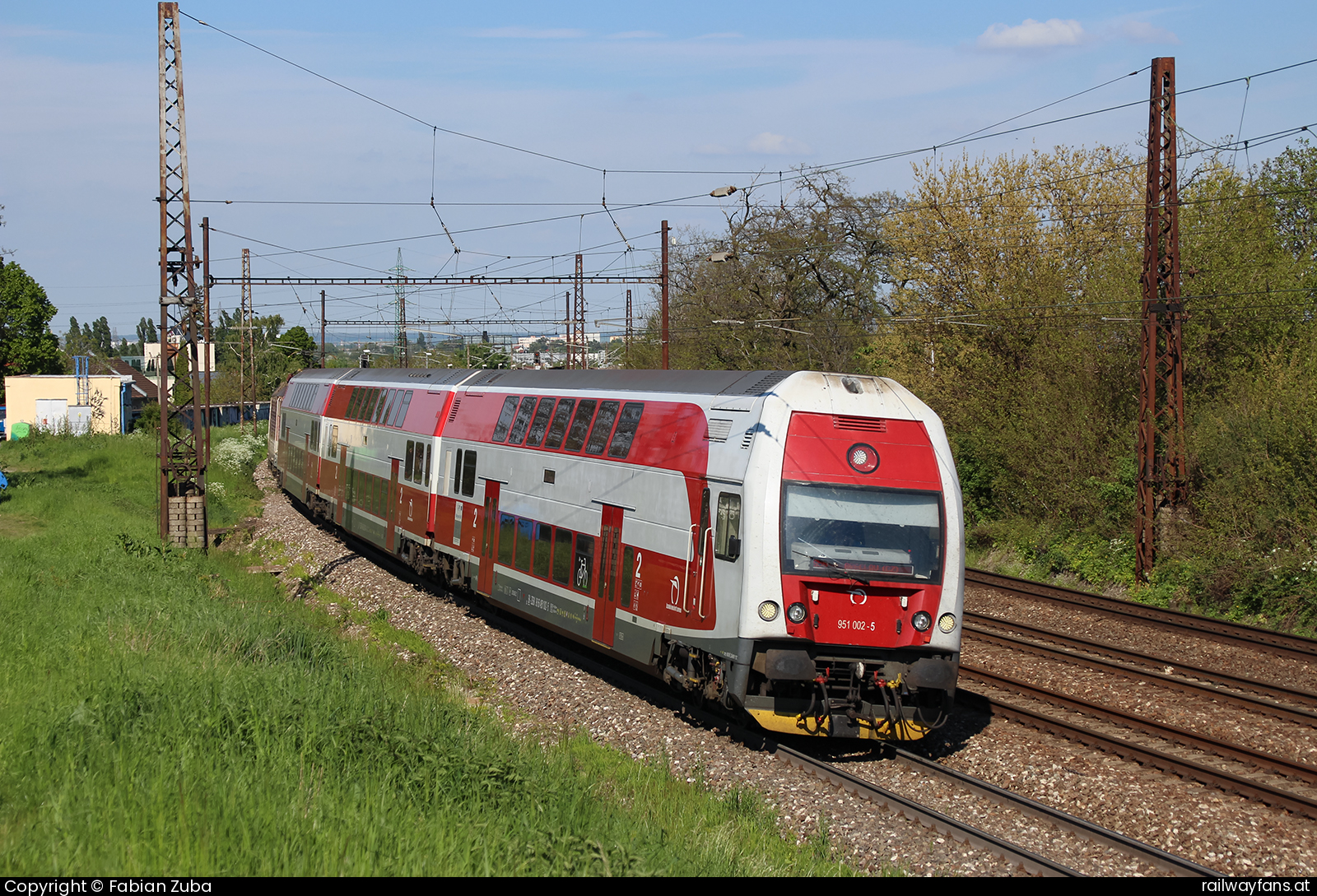 ZSSK 951 002 in Bratislava Vinohrady Bratislava - Zilina Railwayfans