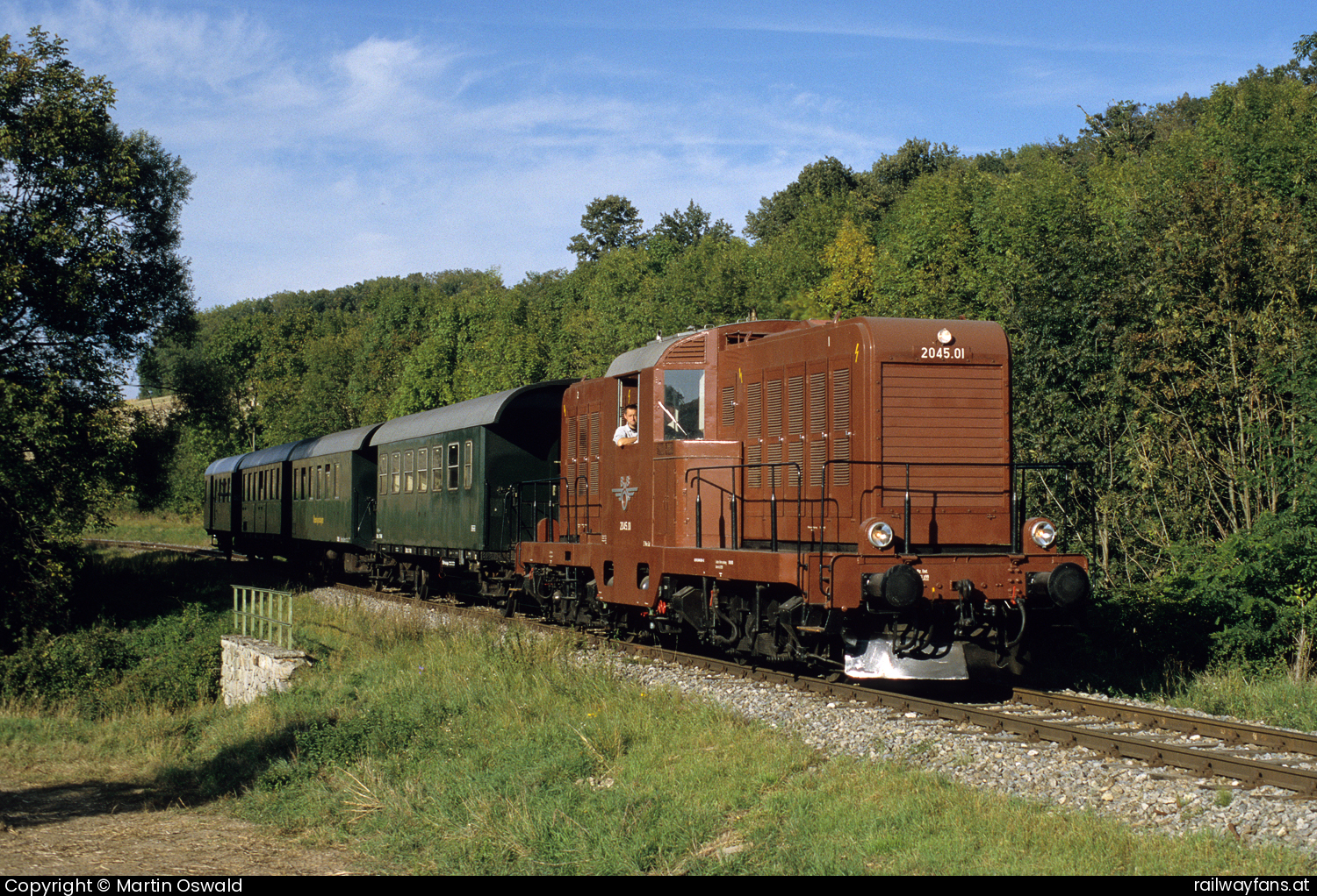 Österreichischer Club für Diesellokgeschichte (ÖCD) 2045 01 in Naglern mit dem - - bei Naglern-Simonsfeld  Korneuburg - Ernstbrunn  Railwayfans