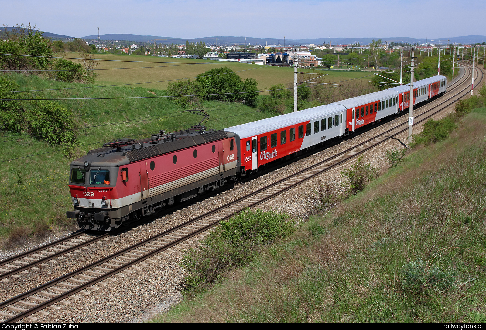 ÖBB 1144 235 in Neu-Guntramsdorf mit dem REX 1953 Südbahn | Wien Hbf -  Spielfeld Straß Railwayfans