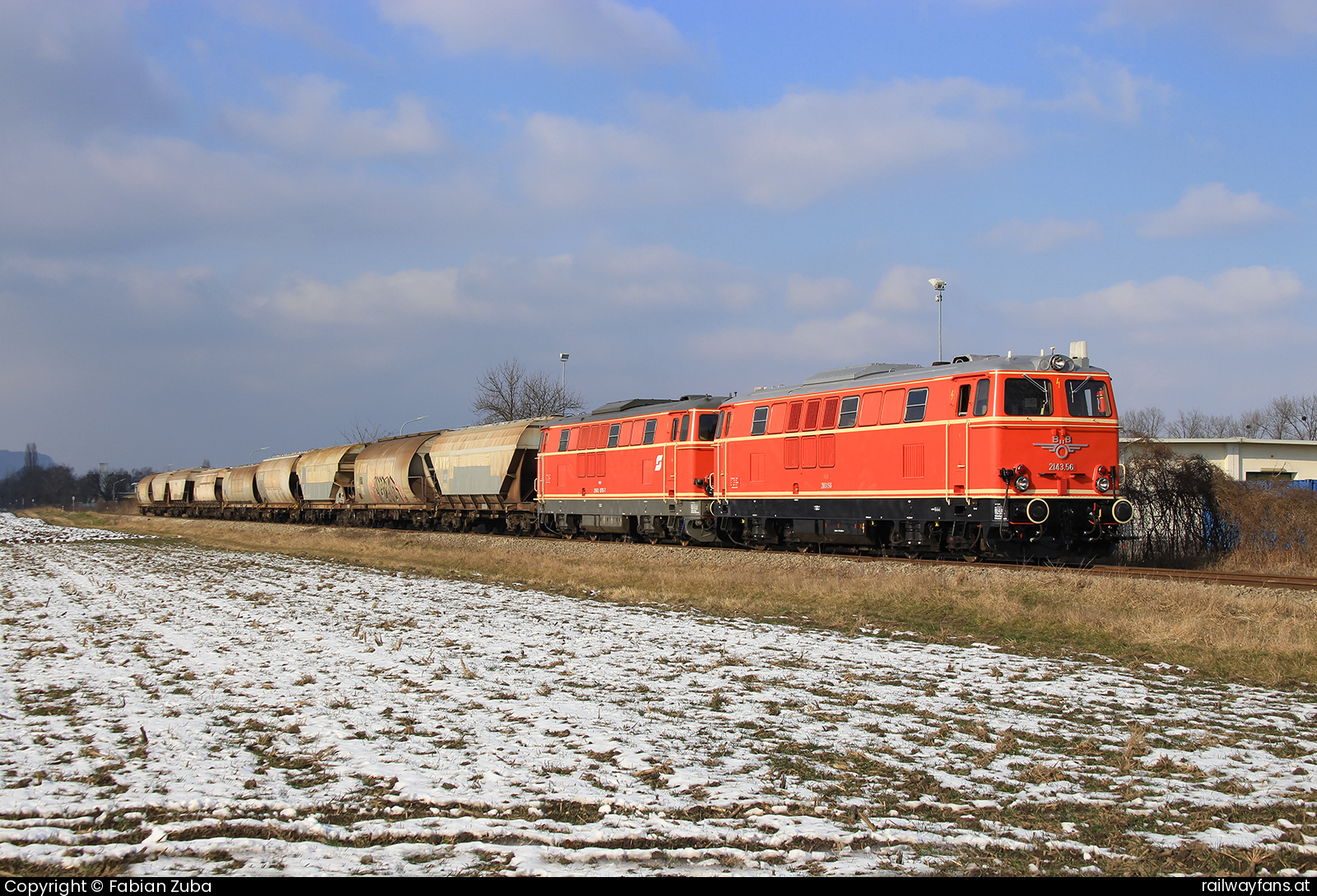 NLB 2143 056 in Korneuburg mit dem G 97414 Korneuburg - Ernstbrunn  Railwayfans