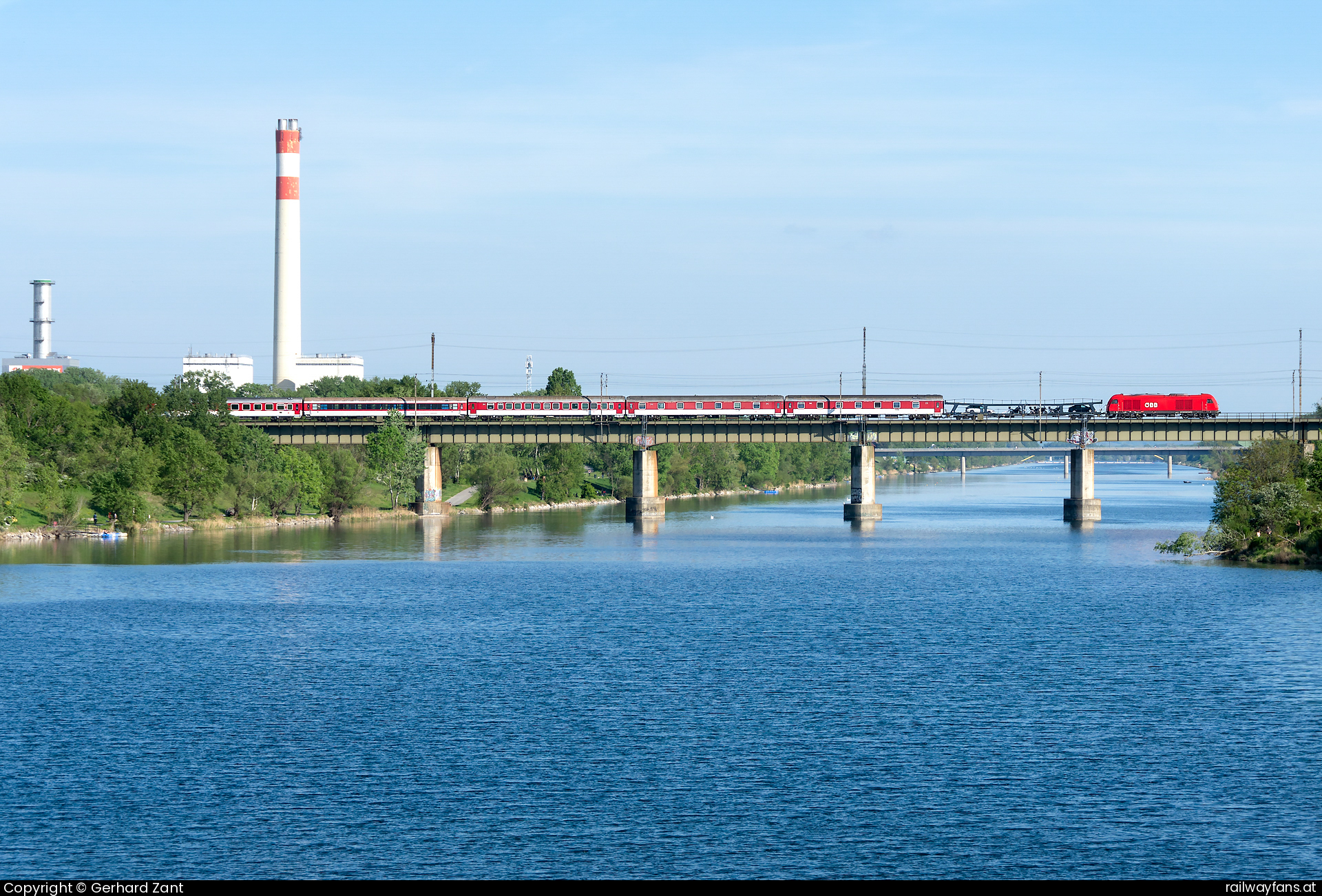 ÖBB 2016 in Südliche Pumpwerkbrücke mit dem EN 1153 Nordbahn | Wien Praterstern - Breclav Railwayfans