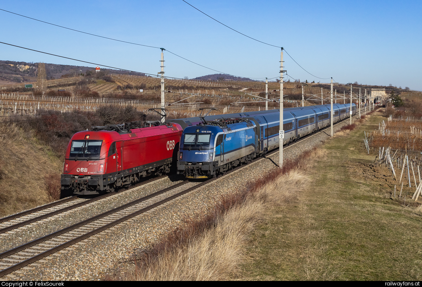 ÖBB 1216 007 in Großhaarbach mit dem RJ 133 Südbahn | Wien Hbf -  Spielfeld Straß Railwayfans