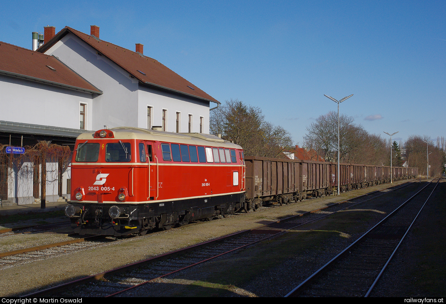 ÖBB 2043 005 in Mistelbach Lokalbahn mit dem 74290 Mistelbach - Hohenau Railwayfans
