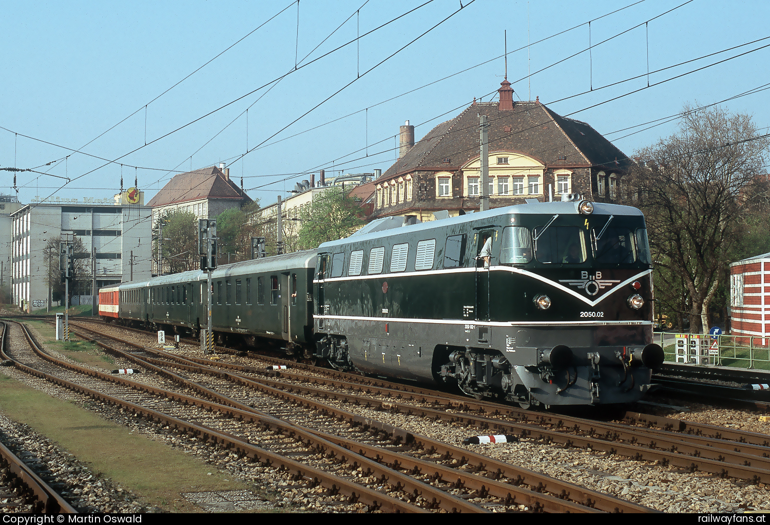 ÖBB 2050 002 in Wien Hernals mit dem 6104 Vorortelinie | Wien Hütteldorf - Wien Handelskai Railwayfans