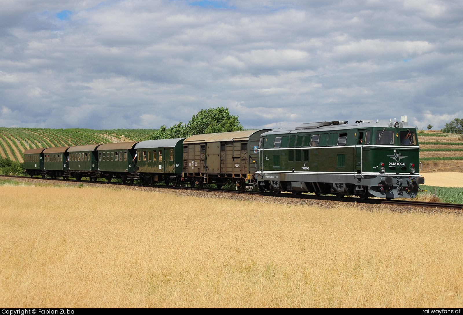 ZTT 2143 009 in Retz mit dem R 16973 Retz - Drosendorf Railwayfans