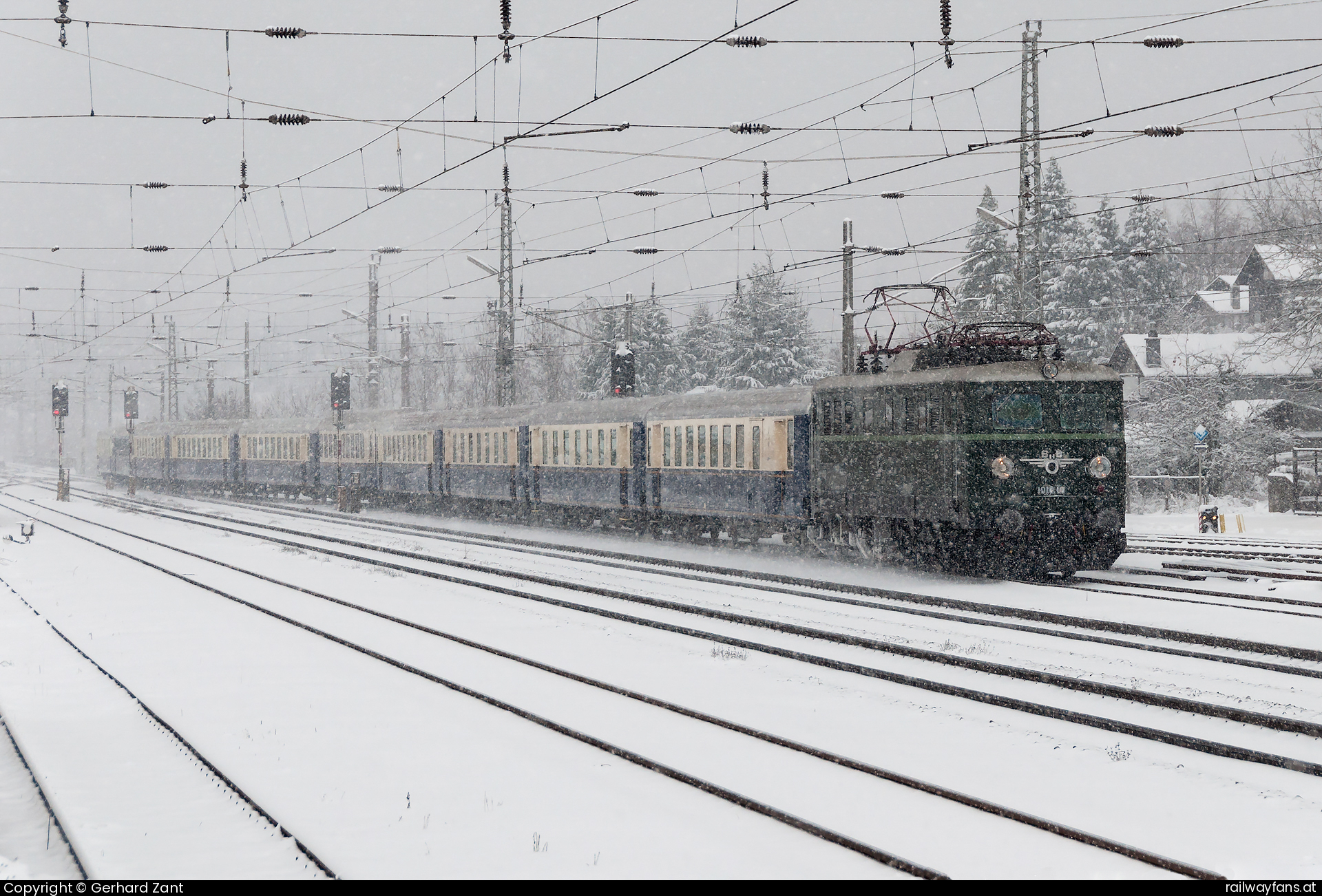 Club 1018 1010 010 in Prackenbach - Sonderzug zum Advent in Steyr   Westbahn | Wien Westbahnhof - St. Pölten (alt) Railwayfans