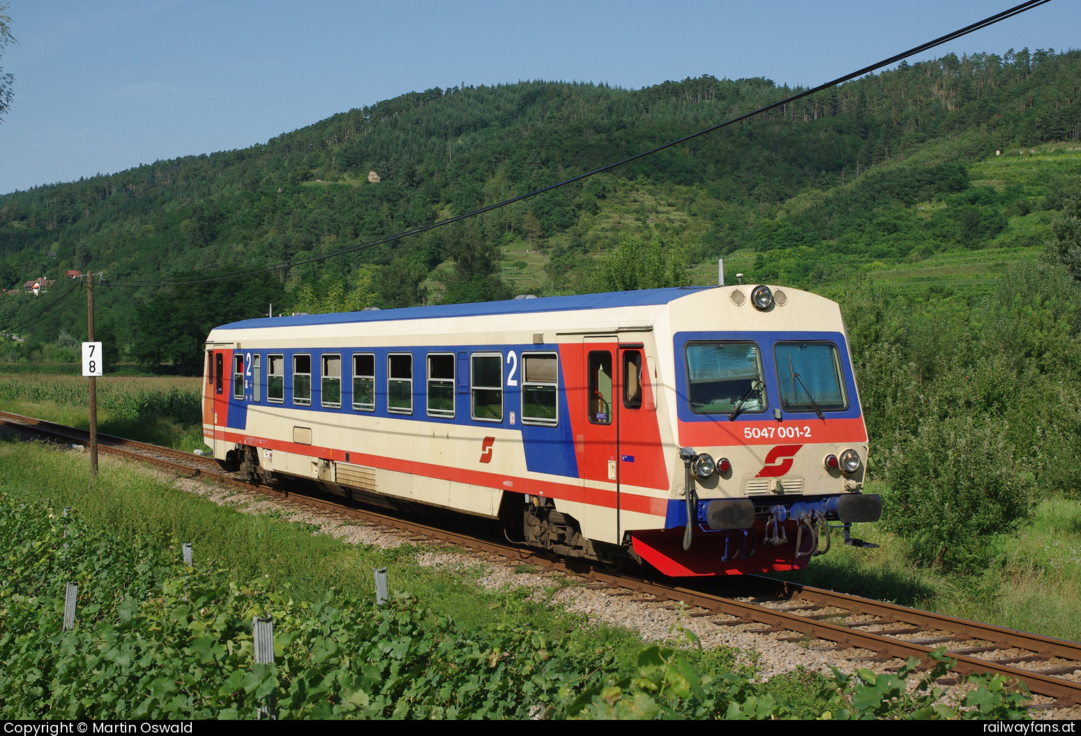 ÖBB 5047 001 in Schönberg-Neustift mit dem 6224 Kamptalbahn | Hadersdorf am Kamp - Sigmundsherberg Railwayfans