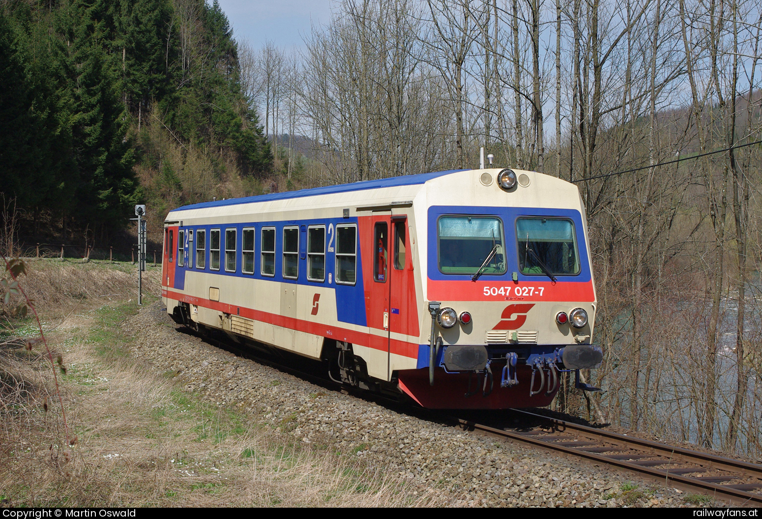 ÖBB 5047 027 in Miesenbach mit dem 7072 Erlauftalbahn | Pöchlarn - Scheibbs Railwayfans