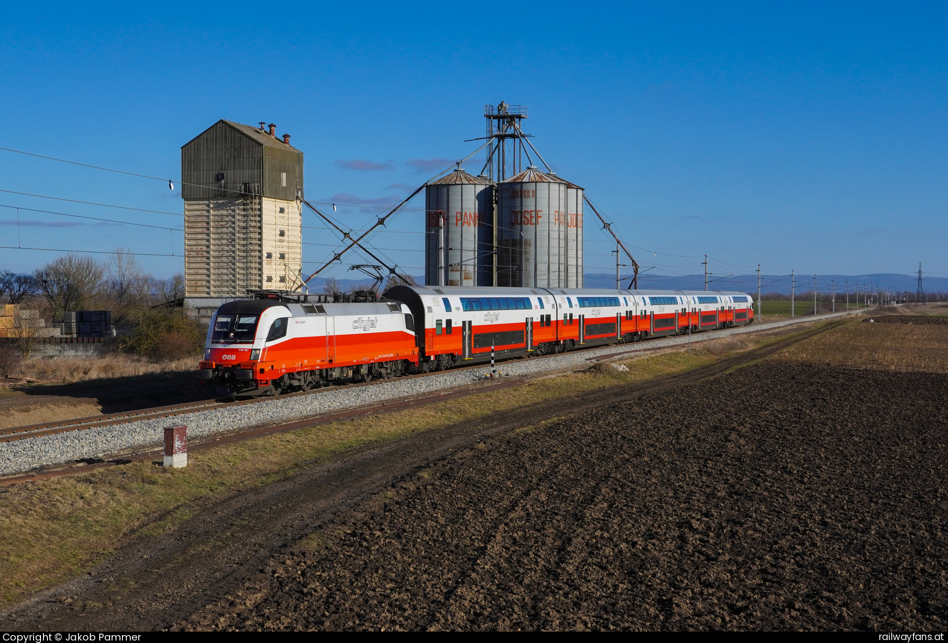 ÖBB 1116 181 in Prackenbach mit dem S1 (29599) Gänserndorf - Marchegg Railwayfans