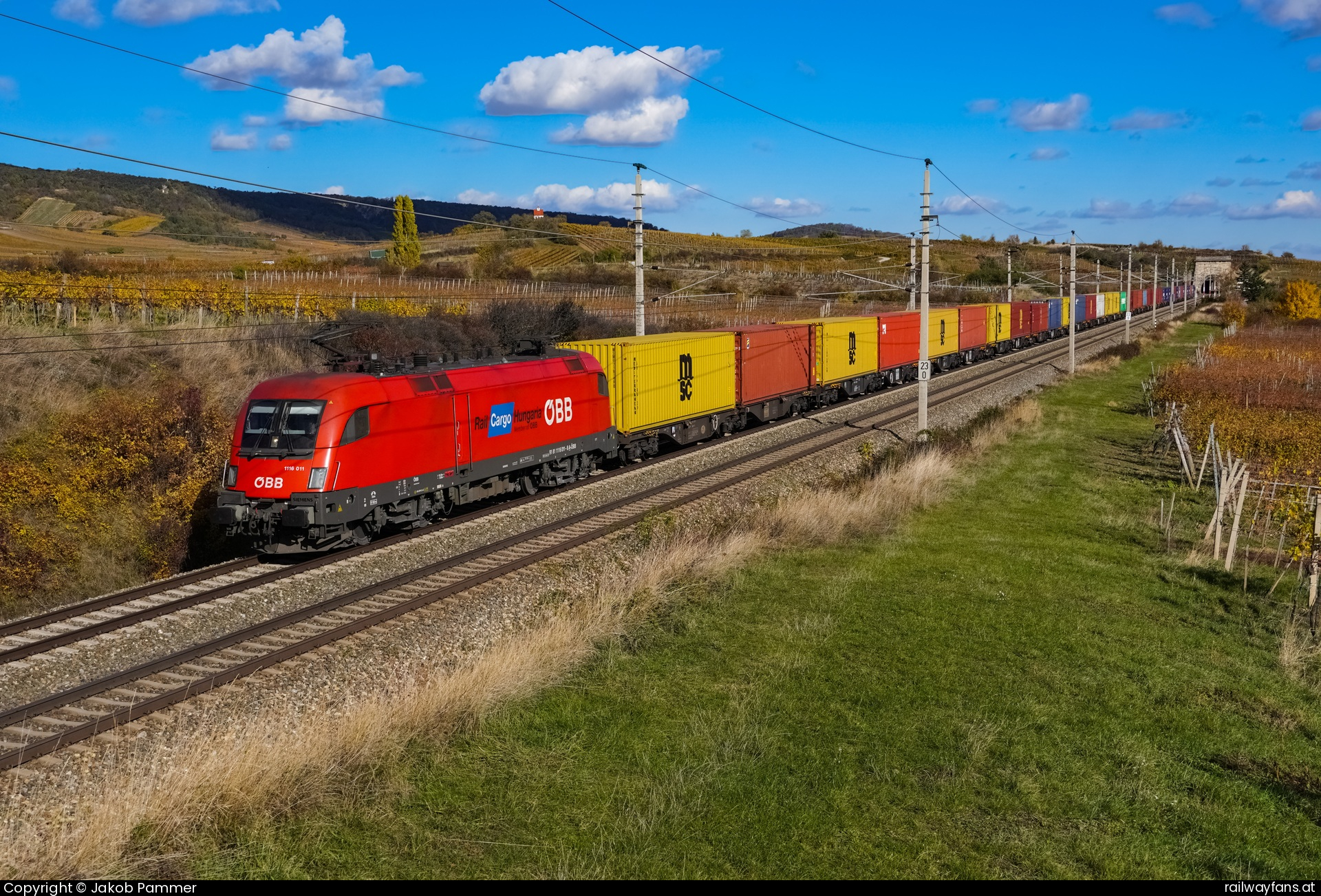 ÖBB 1116 011 in Pfaffstätten mit dem SKGAG 43601 Südbahn | Wien Hbf -  Spielfeld Straß Railwayfans