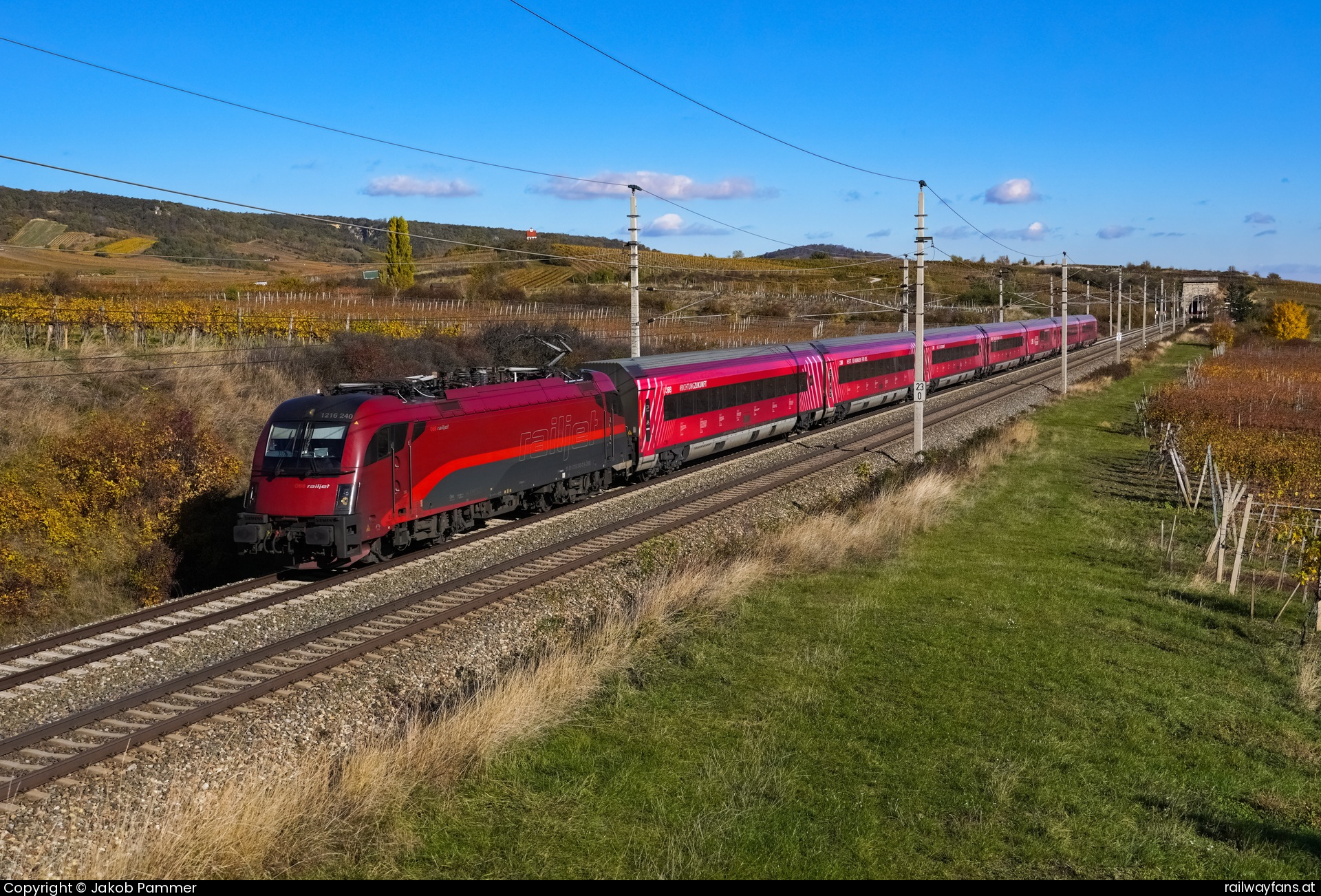 ÖBB 1216 240 in Pfaffstätten mit dem RJ 535 Südbahn | Wien Hbf -  Spielfeld Straß Railwayfans