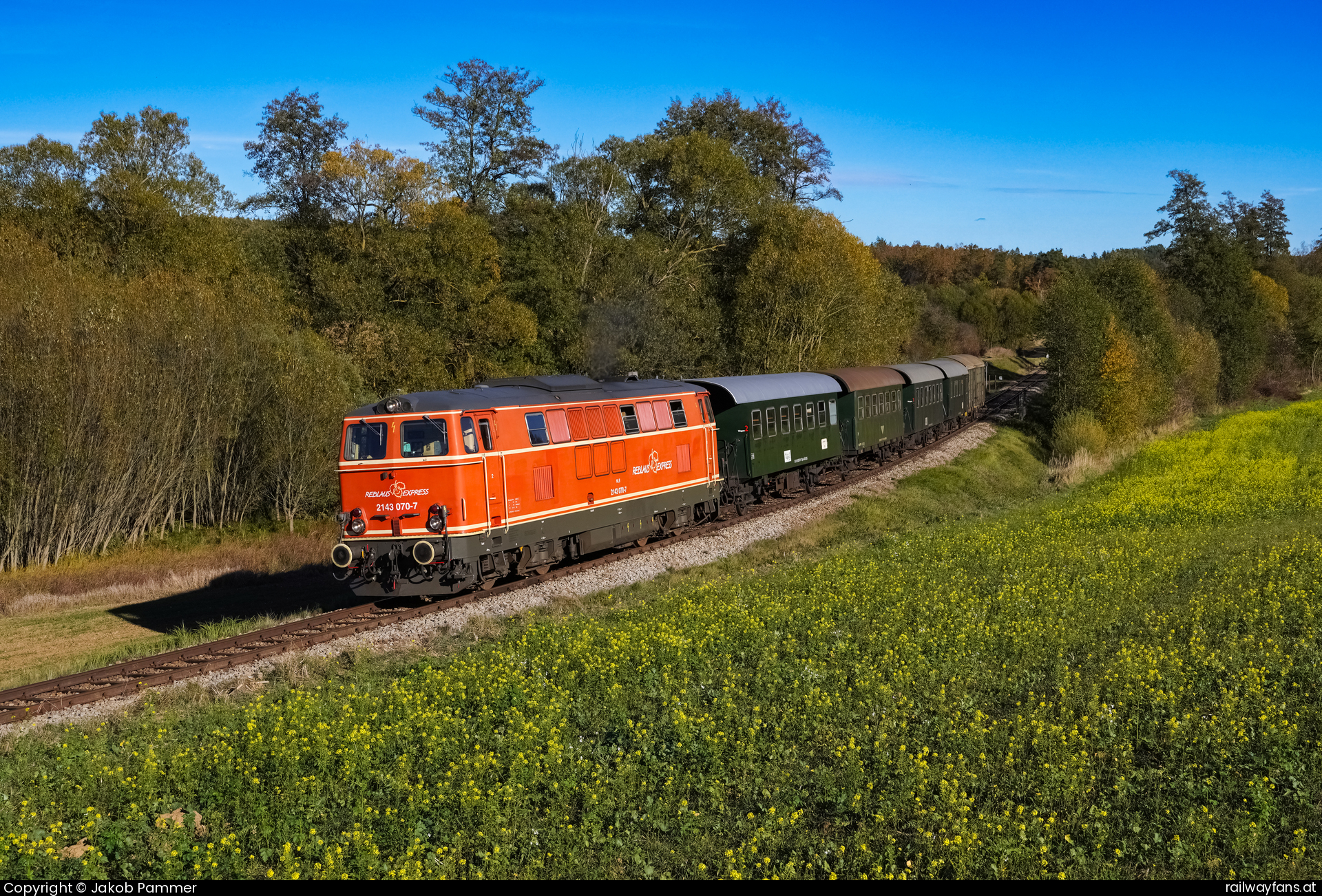 NLB 2143 070 in Prackenbach mit dem R 16972 Retz - Drosendorf Railwayfans