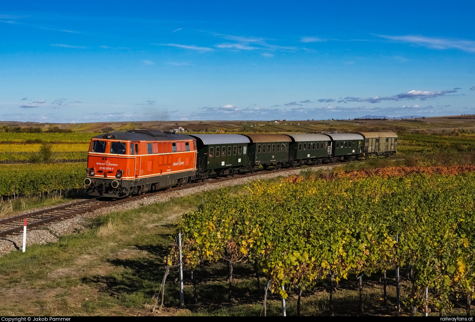 NLB 2143 070 in Prackenbach mit dem R 16972 Retz - Drosendorf Railwayfans