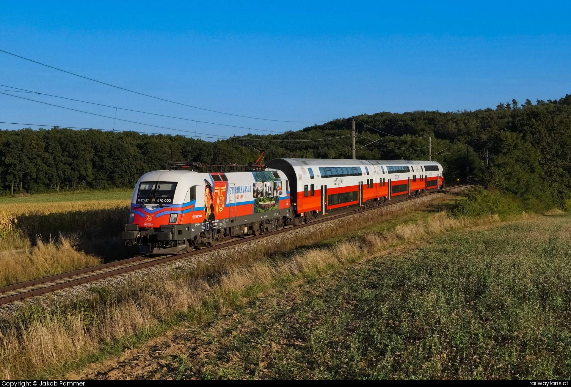 MÁV-START 470 002 in Klein-Meiseldorf mit dem REX 2118  Railwayfans