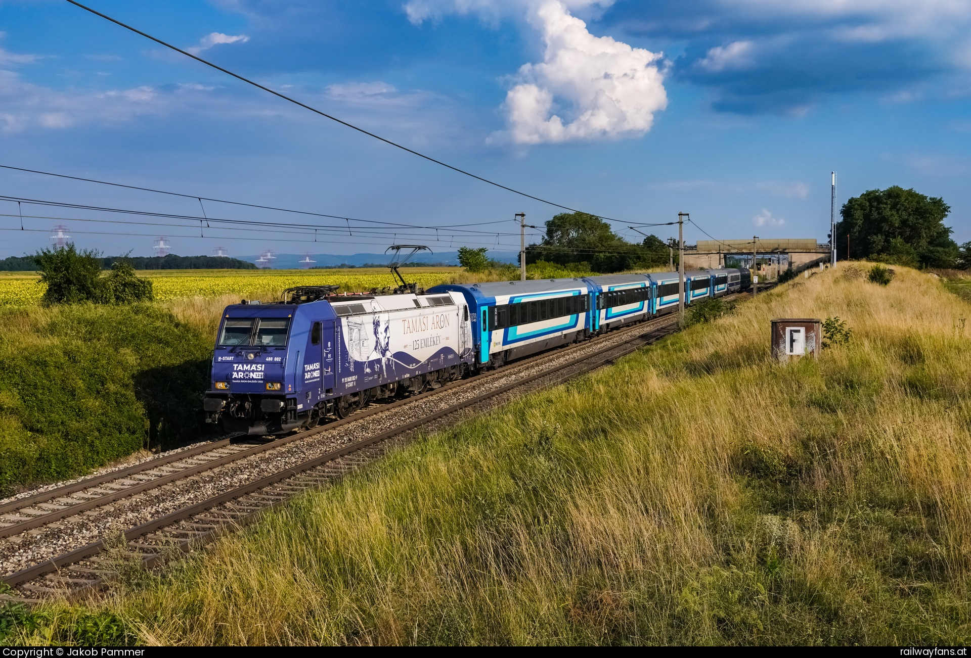 MÁV-START 480 002 in Gramatneusiedl mit dem EC 146 Ostbahn | Wien Hbf - Hegyeshalom Railwayfans