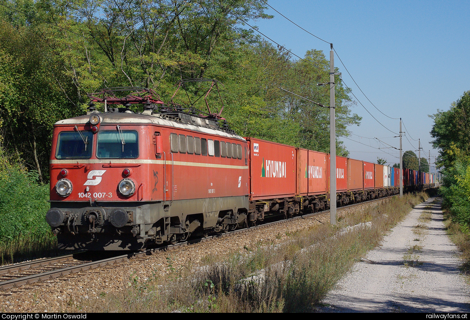 ÖBB 1042 007 in Prackenbach mit dem 52000  Railwayfans