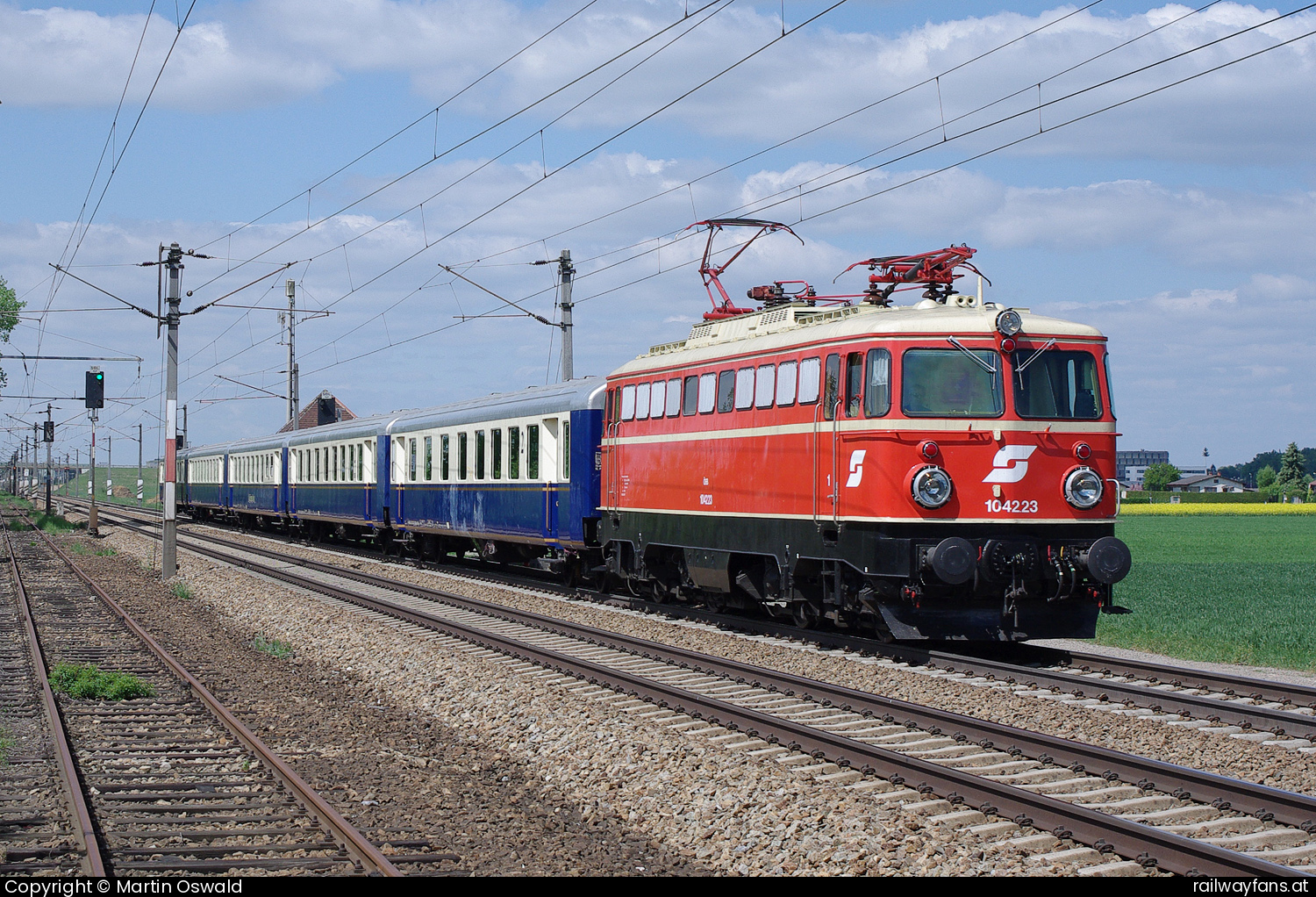 ÖBB 1042 023 in Langenlebarn - Oberaigen mit dem 17291  Railwayfans