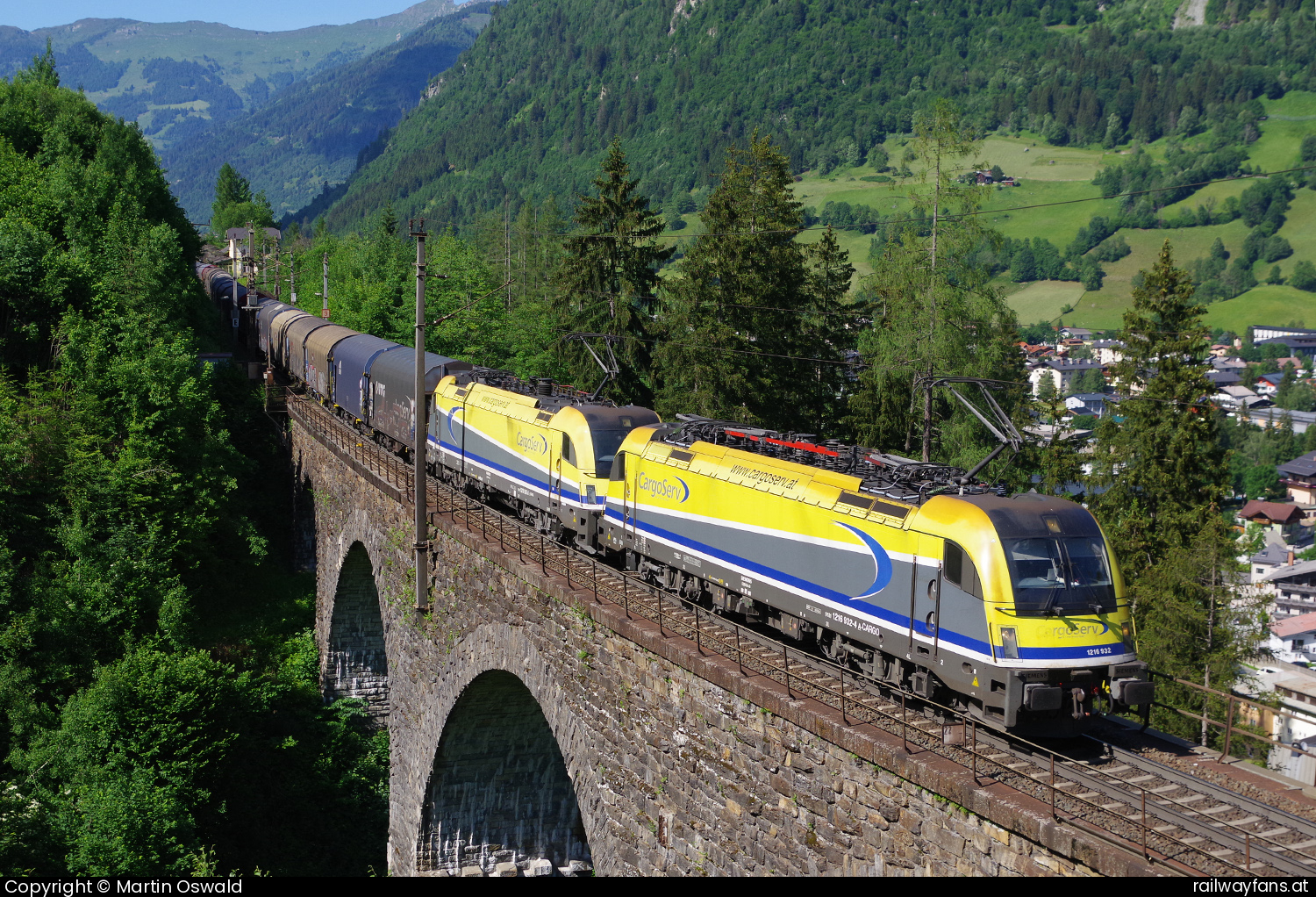 Cargoserv 1216 932 in Bad Hofgastein, Steinachviadukt - mit 1216 930  Tauernbahn | Schwarzbach St. Veit - Villach Hbf Railwayfans