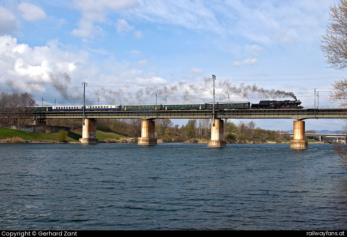 LokTeam 52.4984 52.4984 in Raffineriestraße - 52.4984, ist mit einem Sonderzug unterwegs zur Saisoneröffnung im Heizhaus Strasshof.   Railwayfans