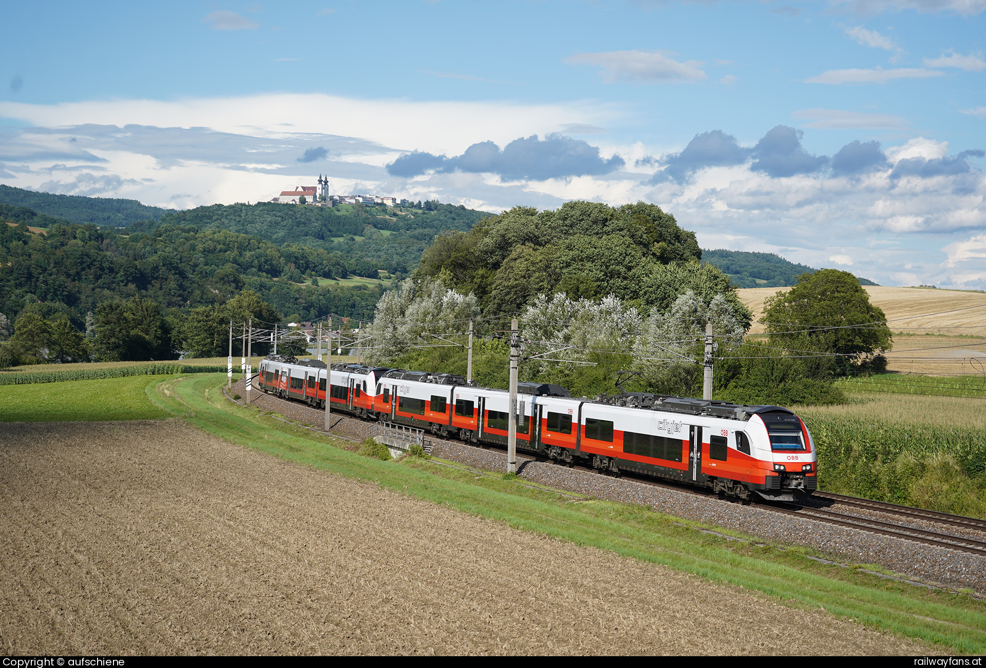 ÖBB 4744 002 in Großhaarbach mit dem CJX Westbahn | Wien Westbahnhof - St. Pölten (alt) Railwayfans