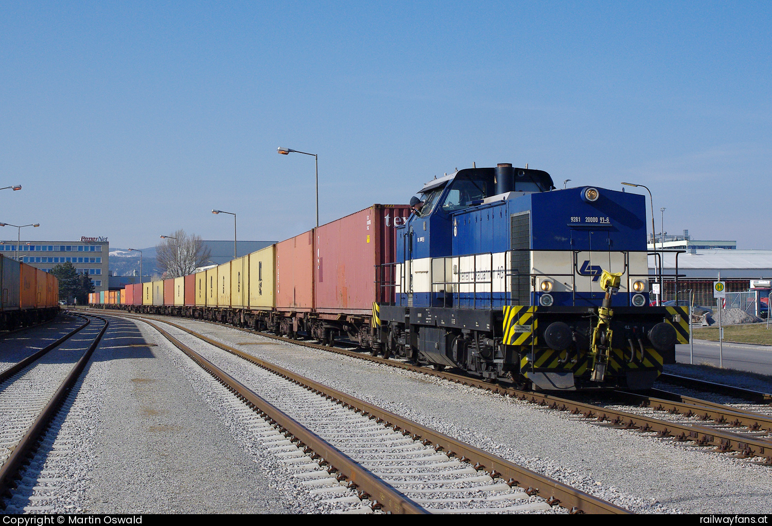 WLB 2000 091 in Industriezentrum NÖ Süd mit dem 93112  Railwayfans