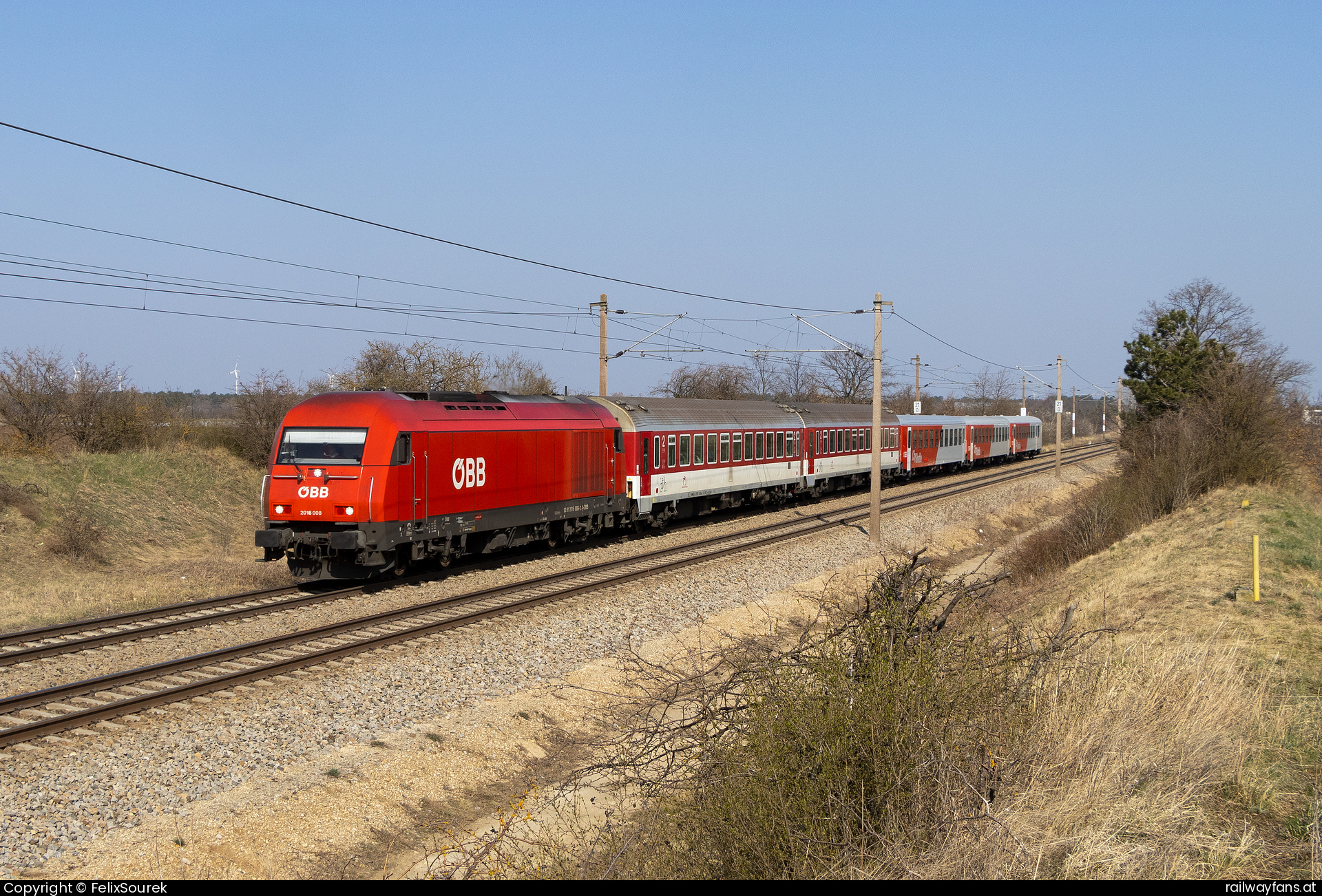 ÖBB 2016 008 in Helmahof Nordbahn | Wien Praterstern - Breclav Railwayfans