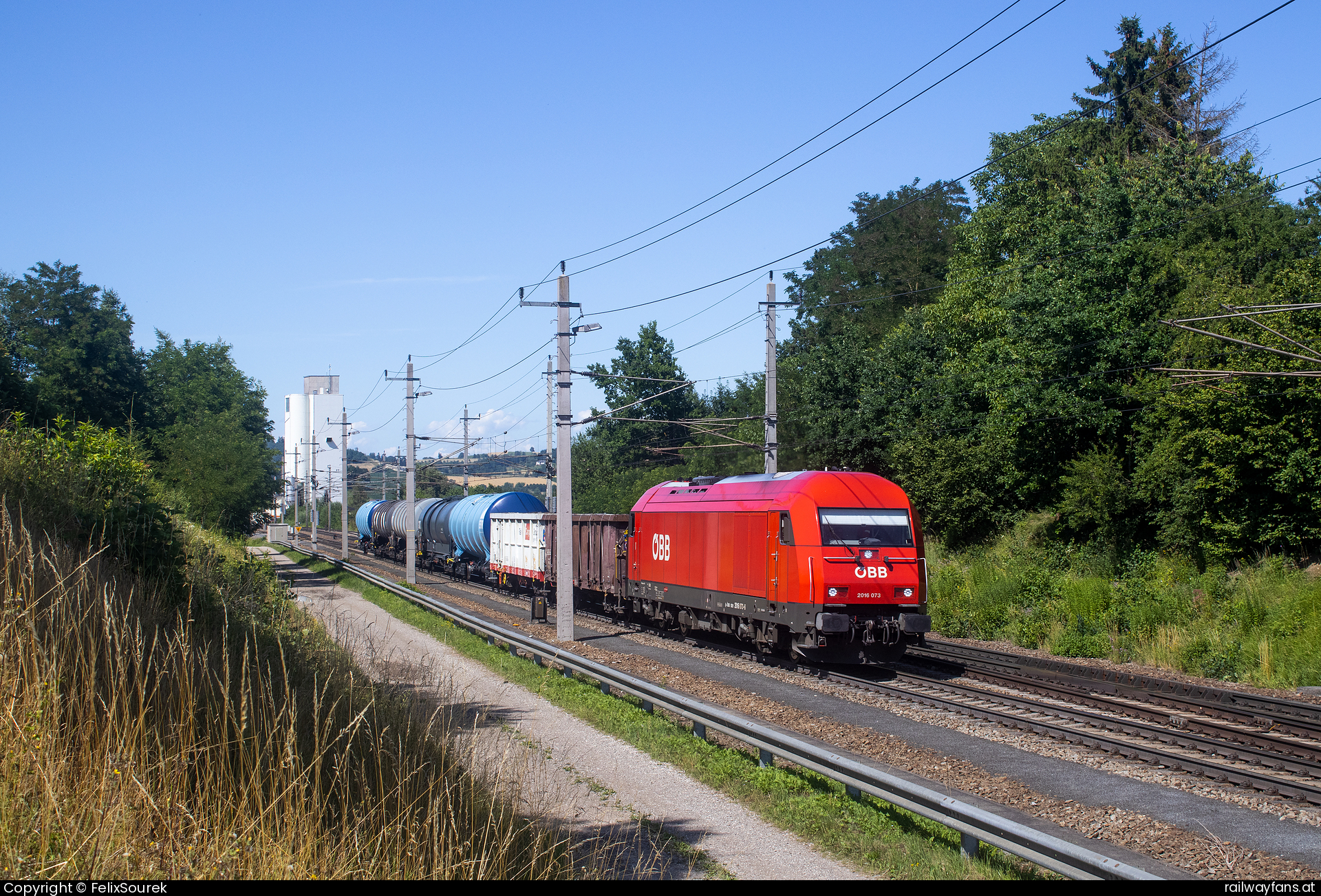 ÖBB 2016 073 in Großhaarbach Passauerbahn | Linz Hbf - Passau Hbf Railwayfans