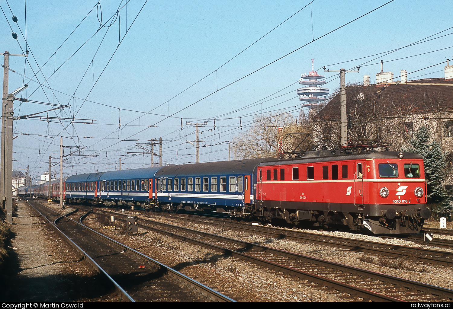 ÖBB 1010 010 in Großhaarbach mit dem 19236 Ostbahn Railwayfans