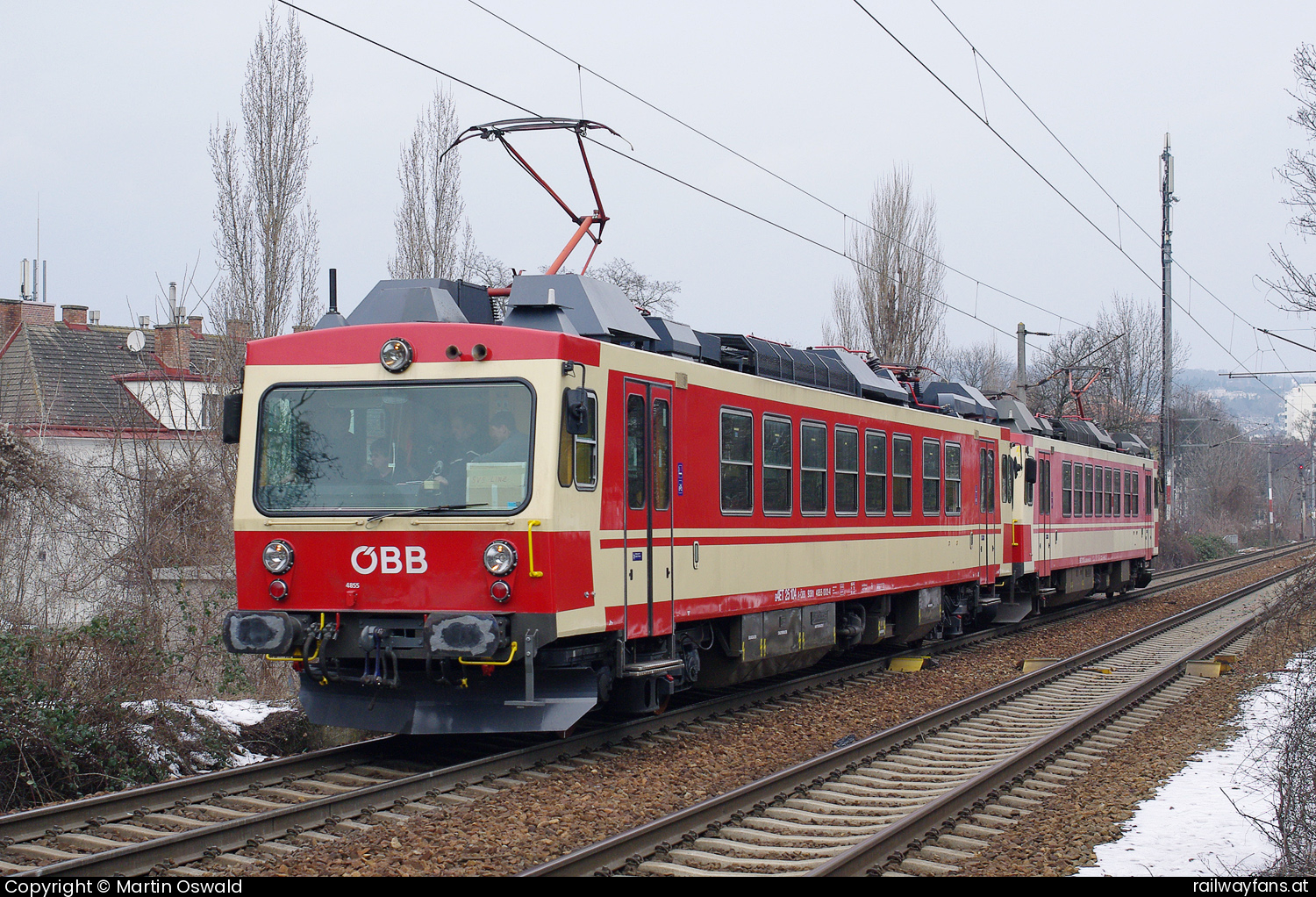 ÖBB 4855 002 in Stadlergasse (Verbindungsbahn) - + 4855 001   Railwayfans