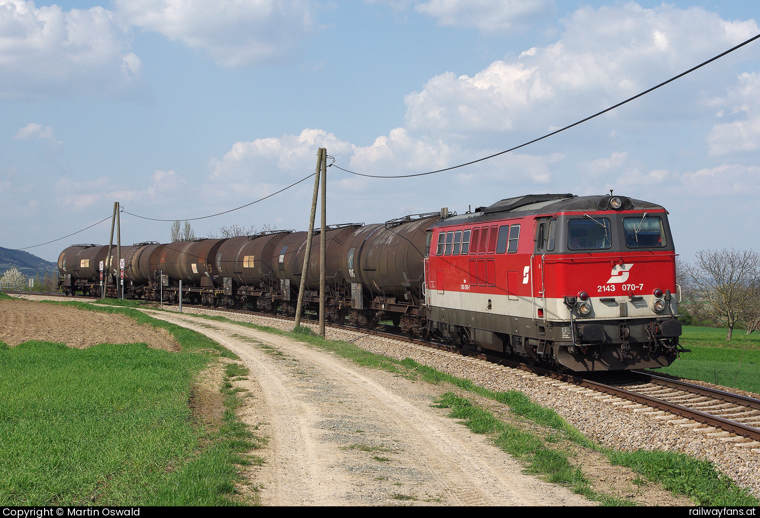 ÖBB 2143 070 in Herzogenburg-Wielandsthal mit dem 55014  Railwayfans