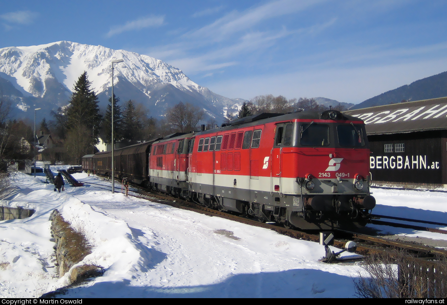ÖBB 2143 049 in Puchberg am Schneeberg mit dem 77254 - + 2143 076   Railwayfans