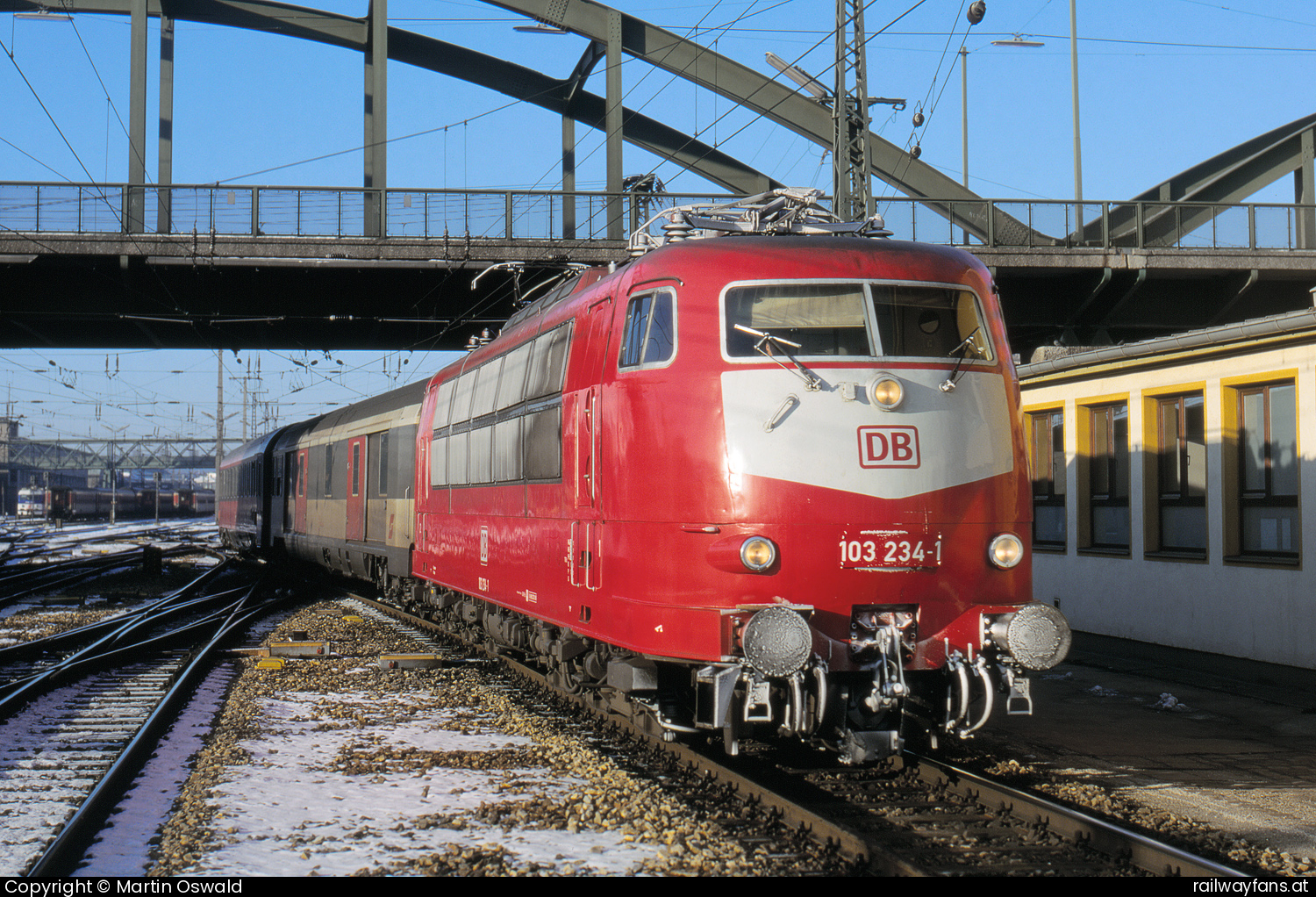 DB Fernverkehr AG 103 234 in Wien Westbahnhof mit dem EN491  Railwayfans