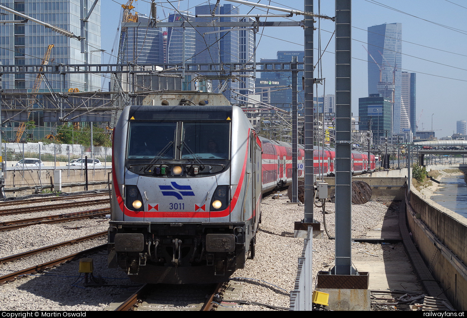 Israel Railways  רַכֶּבֶת יִשְׂרָאֵל 3011 in Tel Aviv Ha'Hagana Railwayfans