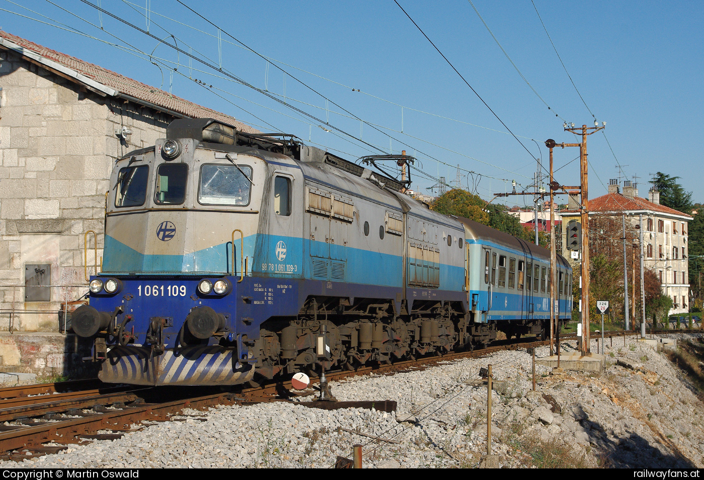 HŽ 1061 109 in Opatija Matulji mit dem 4802 - Personenzug nach Šapjane.  Railwayfans