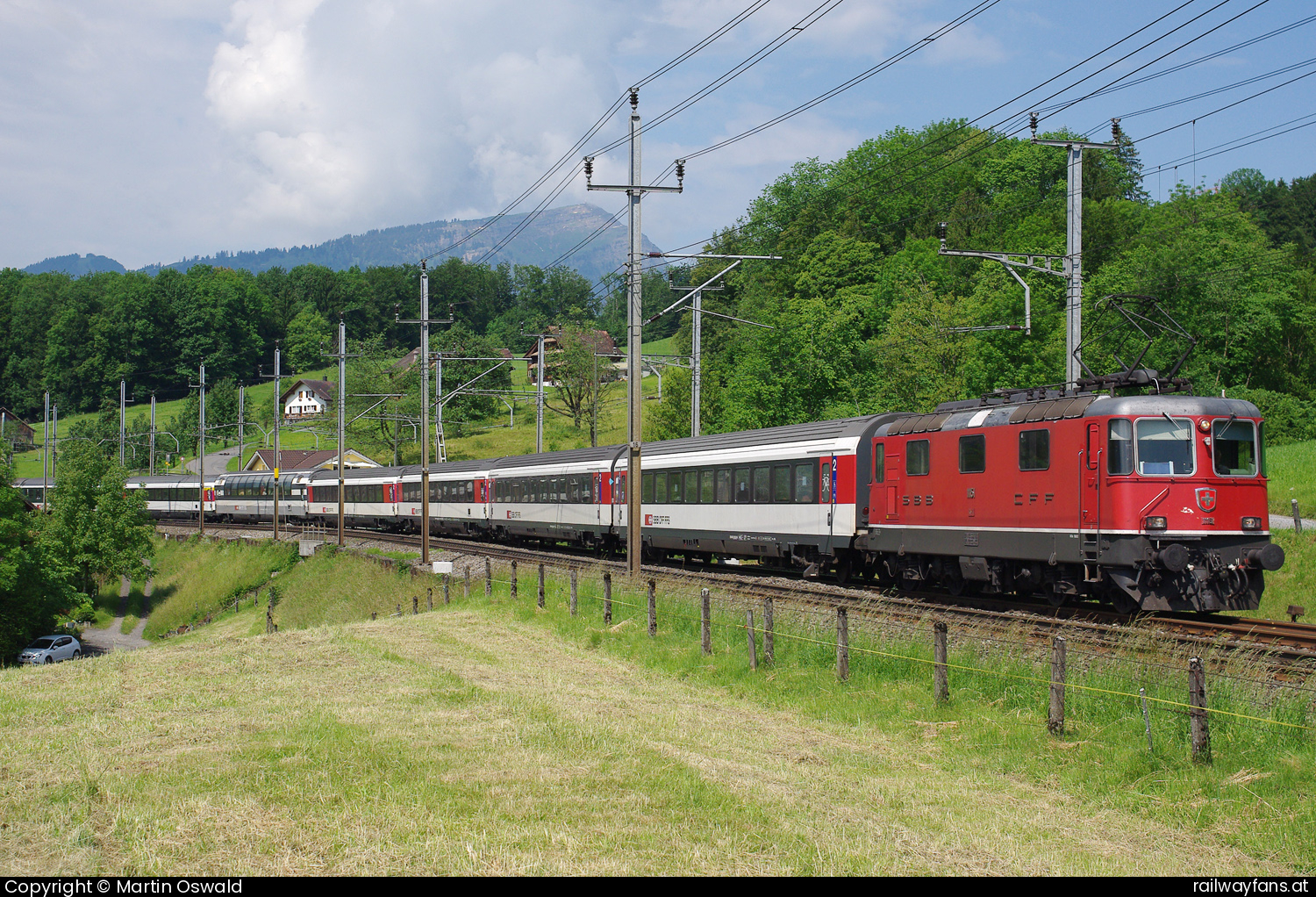 SBB Re 4/4 II 11151 in Steinen mit dem Interregio  Railwayfans