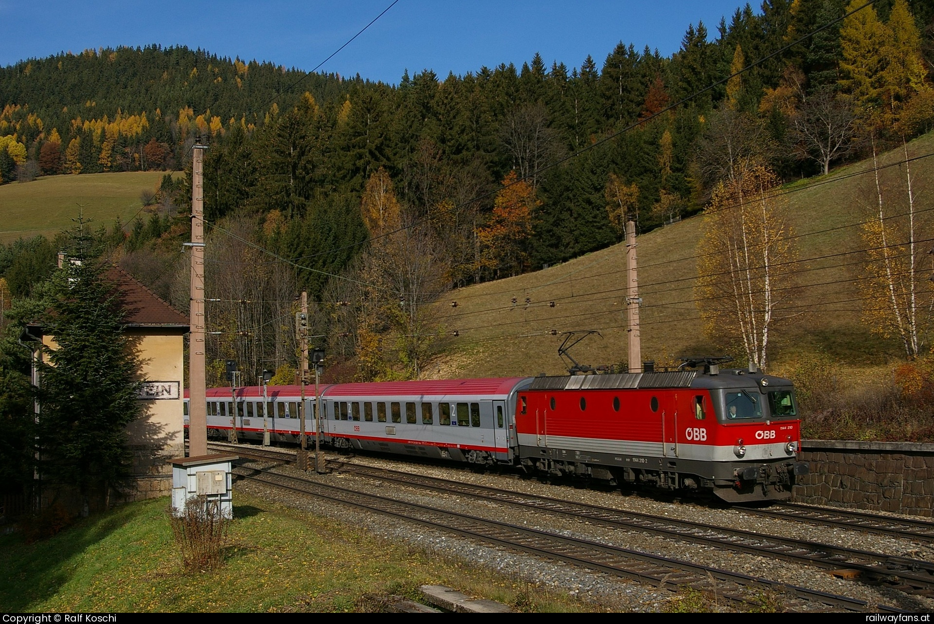 ÖBB 1144 210 in Breitenstein mit dem 252 Südbahn | Wien Hbf -  Spielfeld Straß Railwayfans