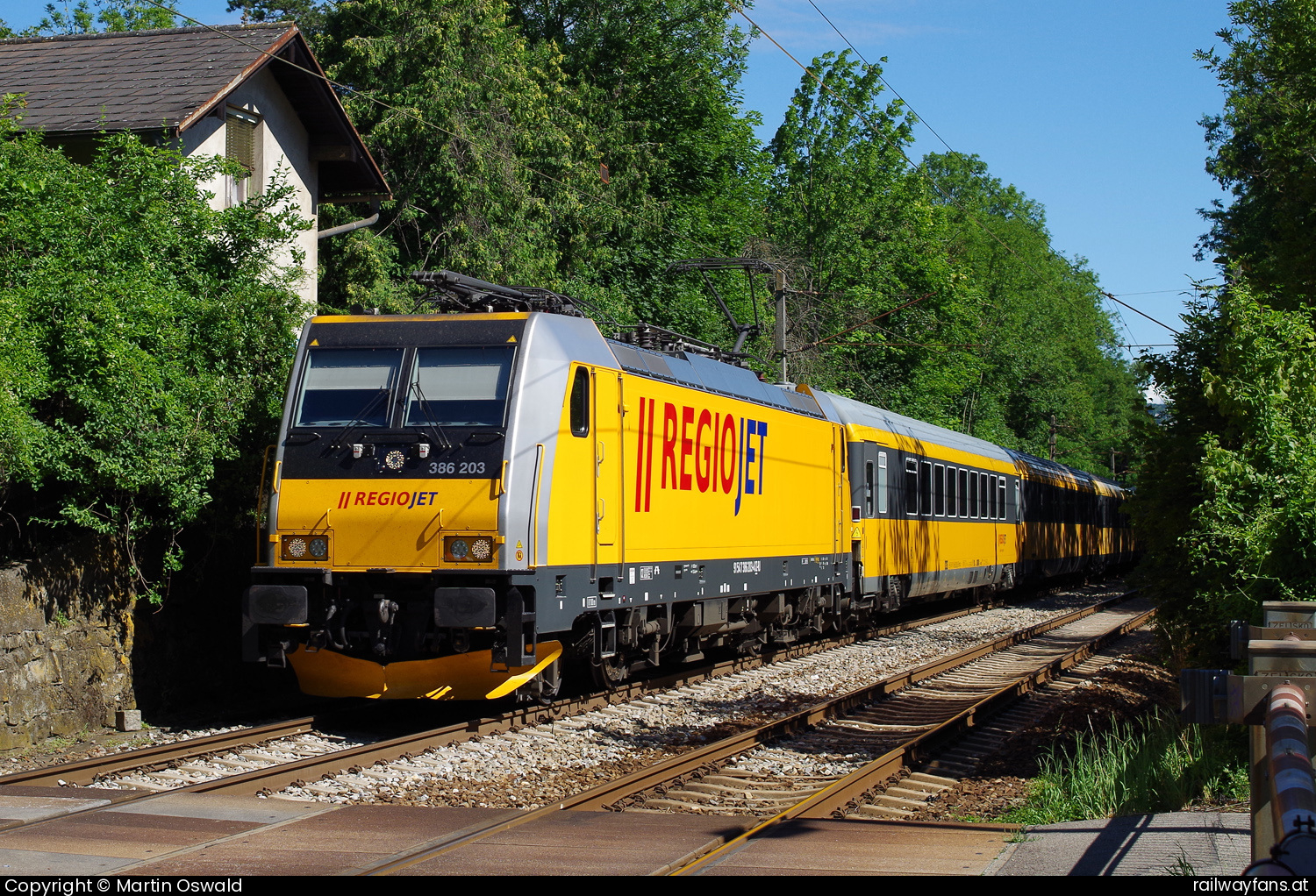 Regiojet 386 203 in EK Veitingergasse mit dem LP 14755 Verbindungsbahn (Wien Meidling - Wien Penzing/Wien Hütteldorf) Railwayfans