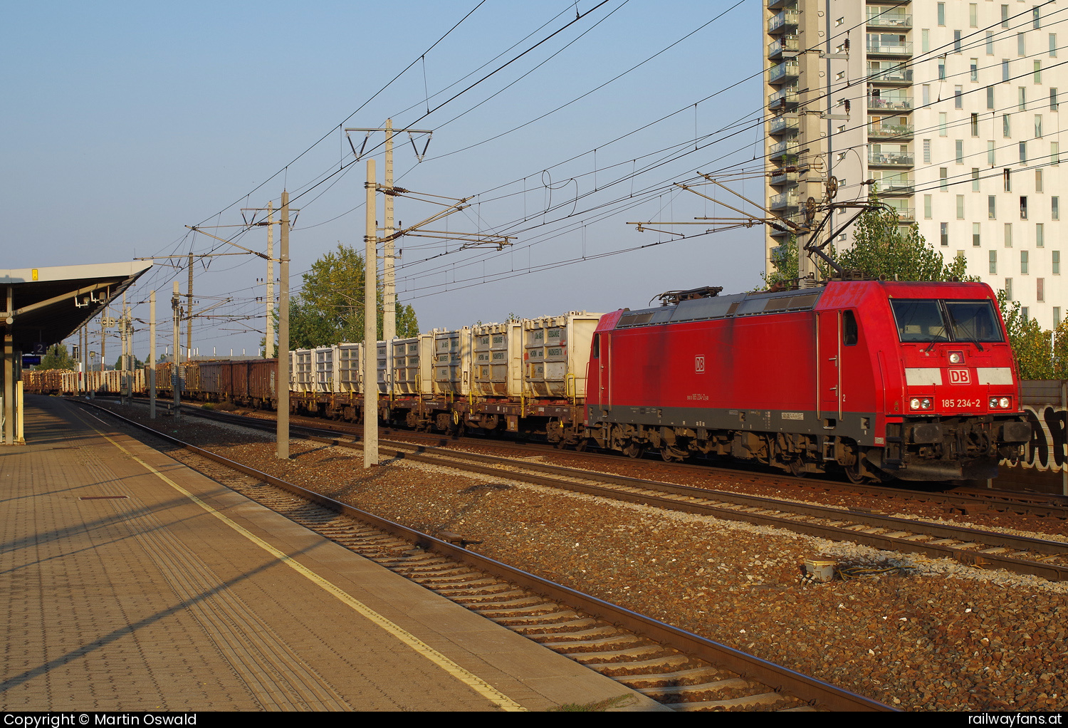 DB Cargo AG 185 234 in Wien Simmering Laaer Ostbahn | Wien Hbf.  - Laa a.d. Thaya Railwayfans
