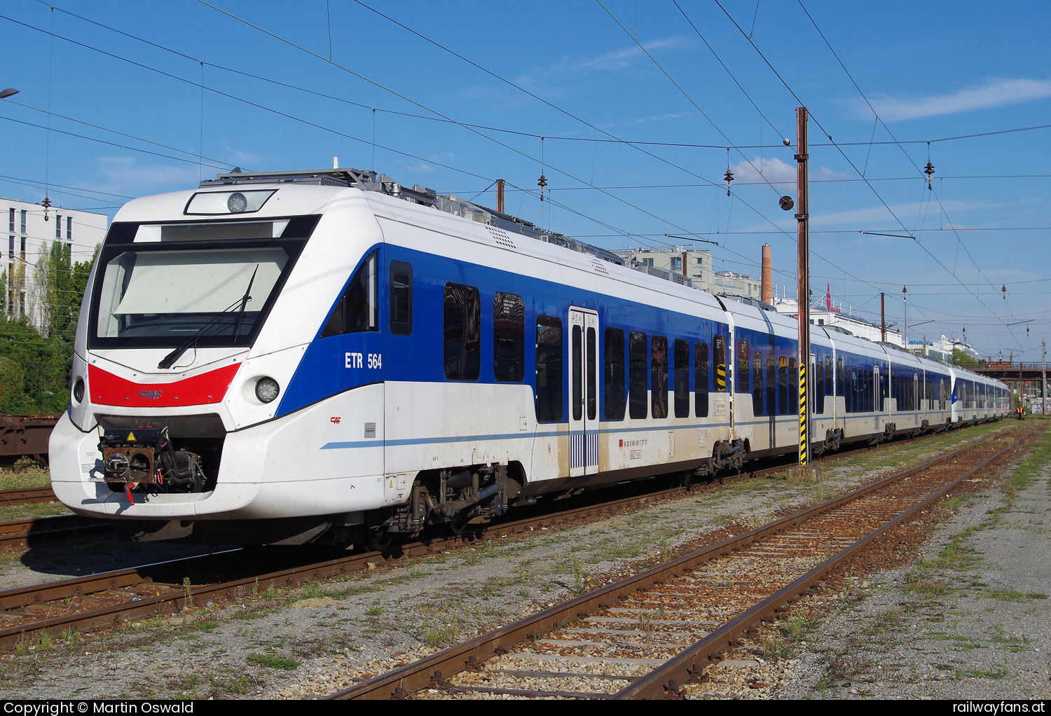 Trenitalia ETR 564 001 in Wien Penzing - mit ETR 564 002.   Railwayfans